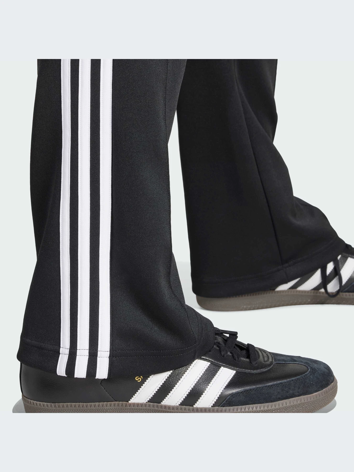 Брюки Adidas Adicolor модель IZ4807-KZ Брюки Adidas Adicolor модель IZ4807-KZ Фото