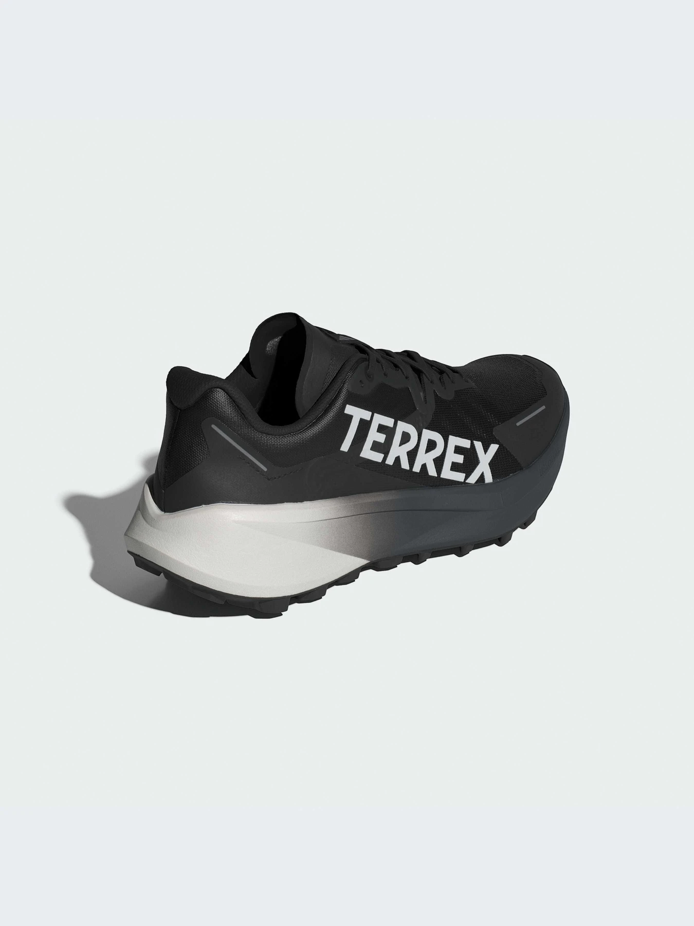 Кроссовки Adidas модель ID0343-KZ Кроссовки Adidas модель ID0343-KZ Фото