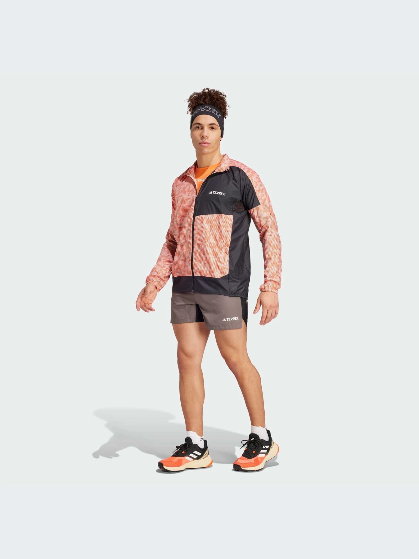 Куртки и дубленки Adidas модель IW9239-KZ Куртки и дубленки Adidas модель IW9239-KZ Фото