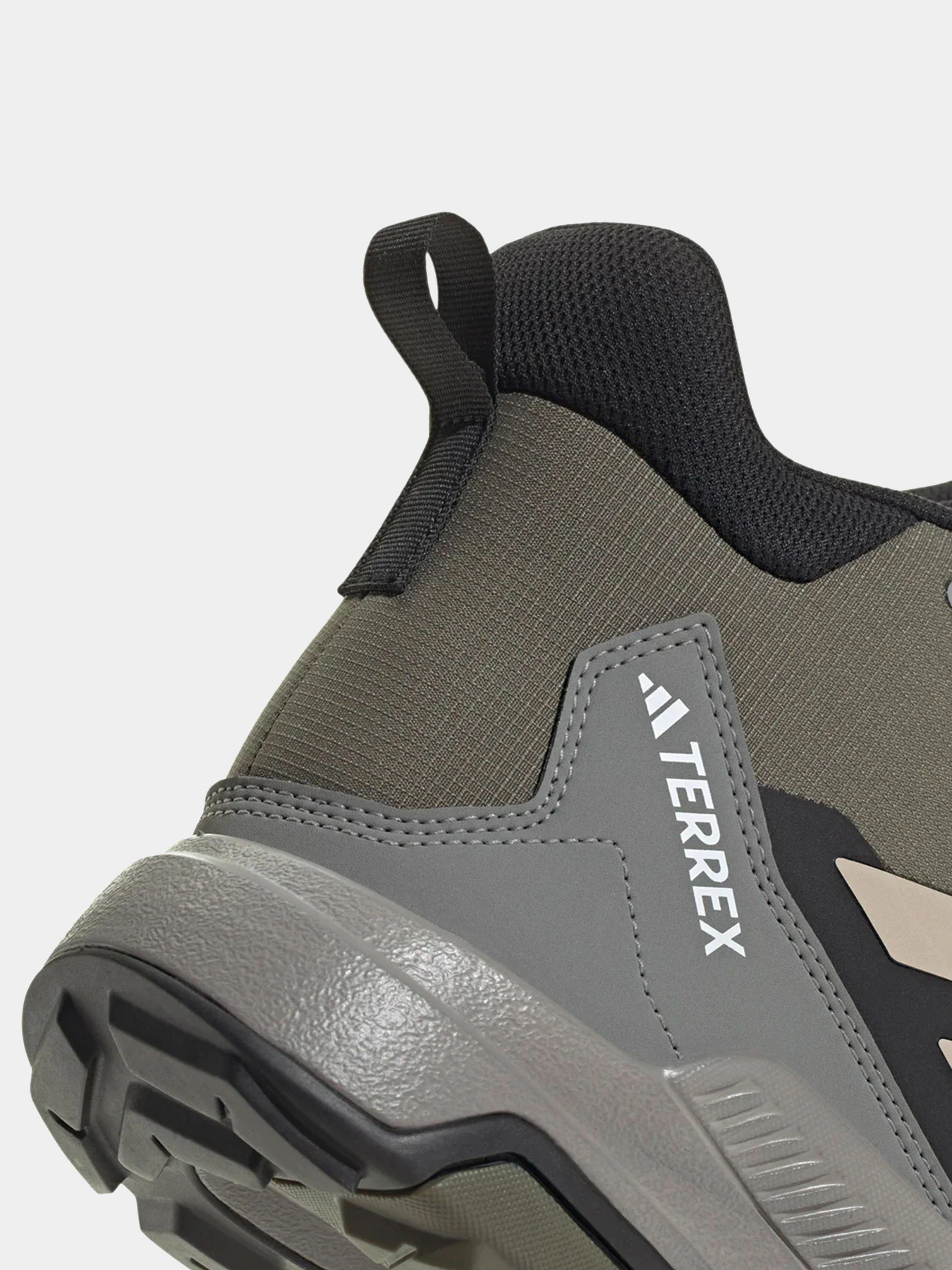 Ботинки и сапоги Adidas модель ID0897 Ботинки и сапоги Adidas модель ID0897 Фото