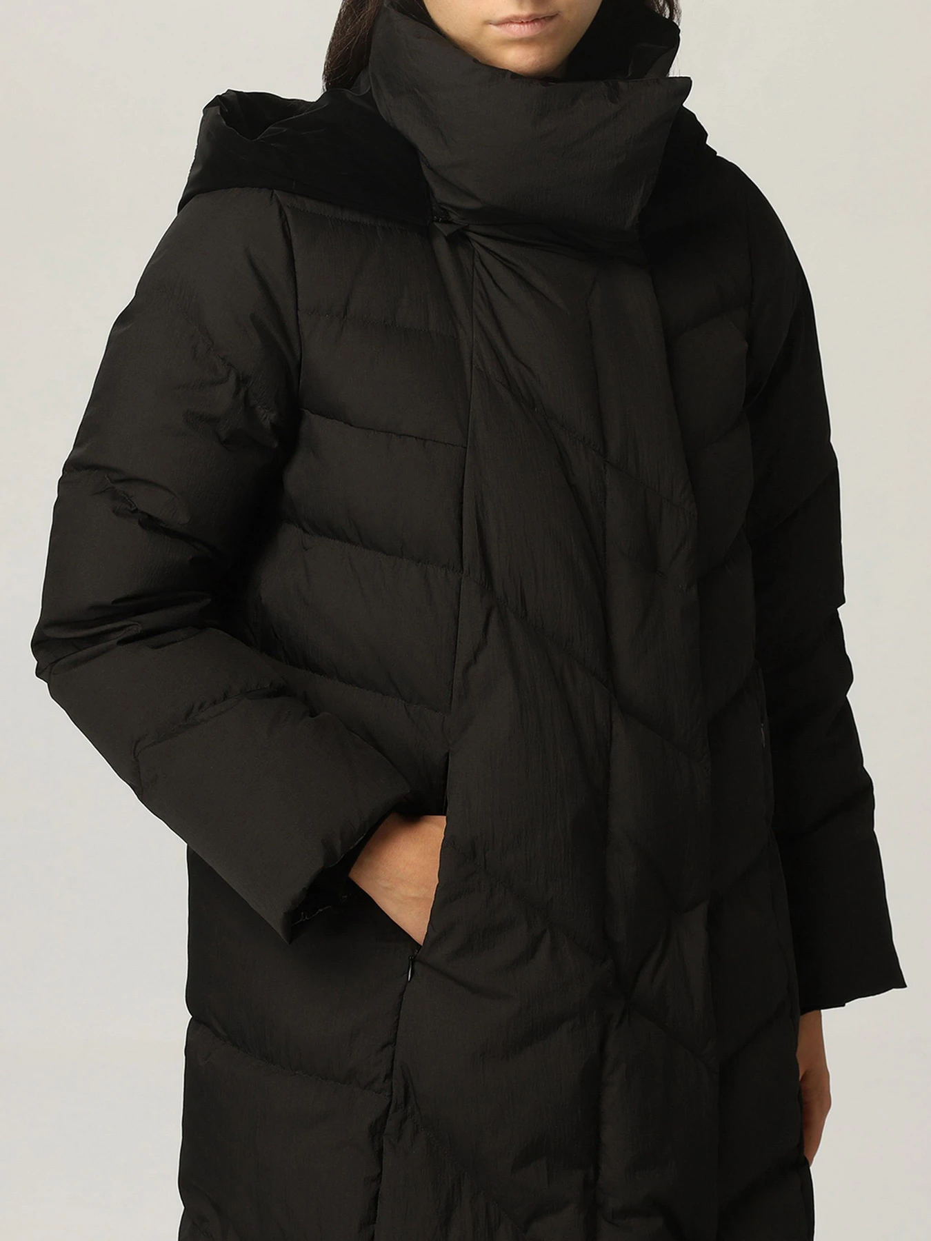 Куртки и дубленки Emporio Armani модель 6K2L68-2NJGZ-0999 Куртки и дубленки Emporio Armani модель 6K2L68-2NJGZ-0999 Фото