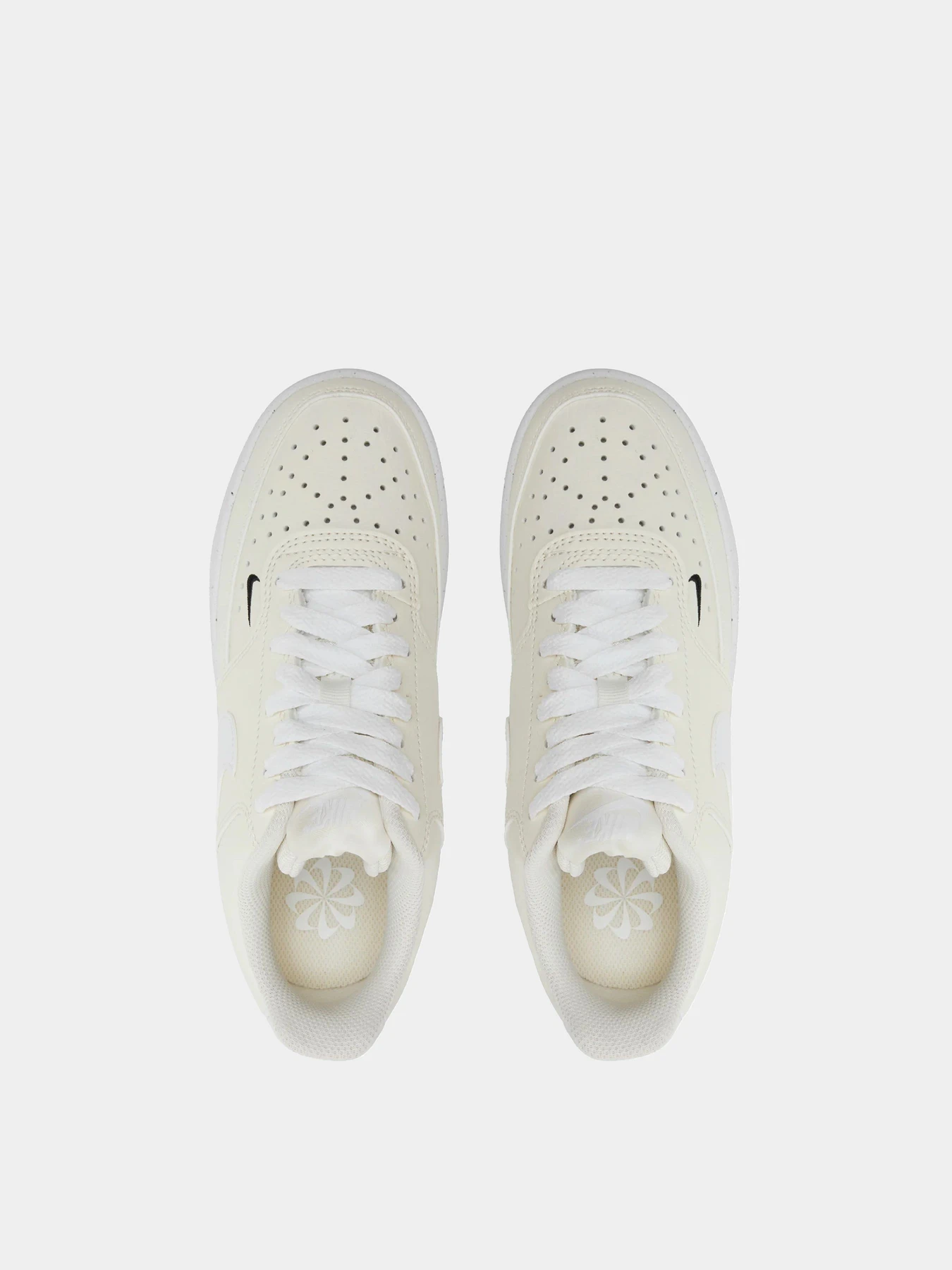 Кроссовки NIKE модель FV9952-100 Кроссовки NIKE модель FV9952-100 Фото