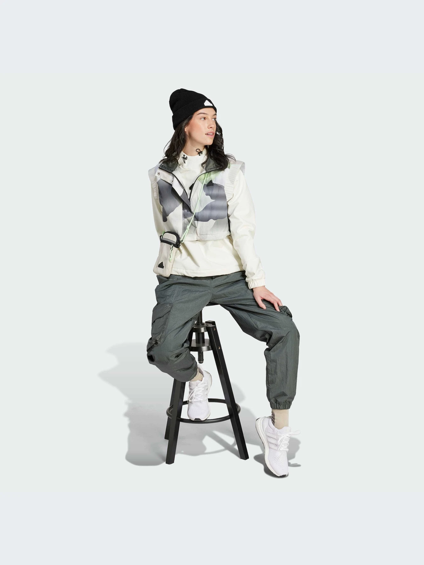 Куртки и дубленки Adidas модель IX3838-KZ Куртки и дубленки Adidas модель IX3838-KZ Фото