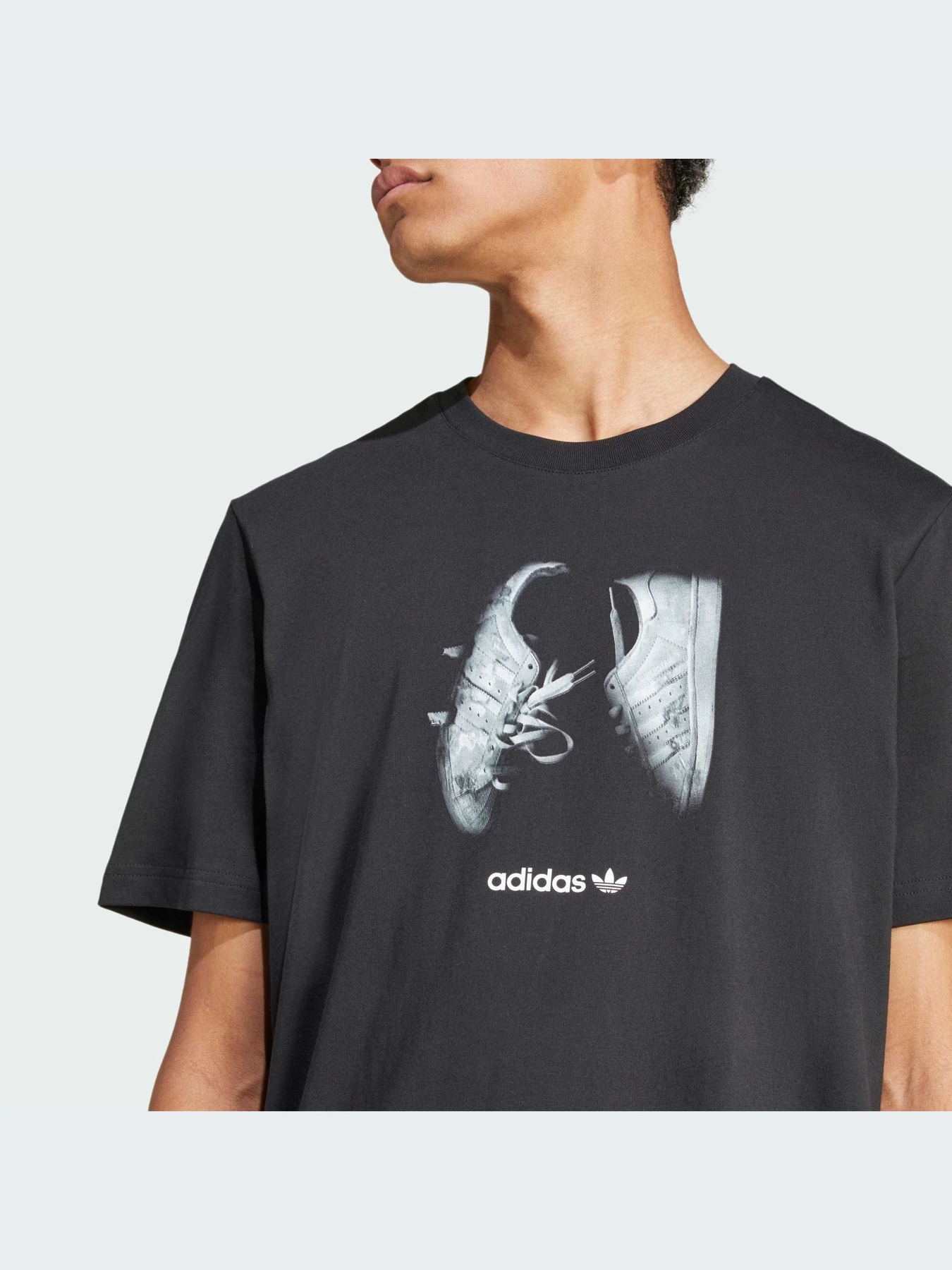 Футболки и поло Adidas Graphics модель IY3431-KZ Футболки и поло Adidas Graphics модель IY3431-KZ Фото