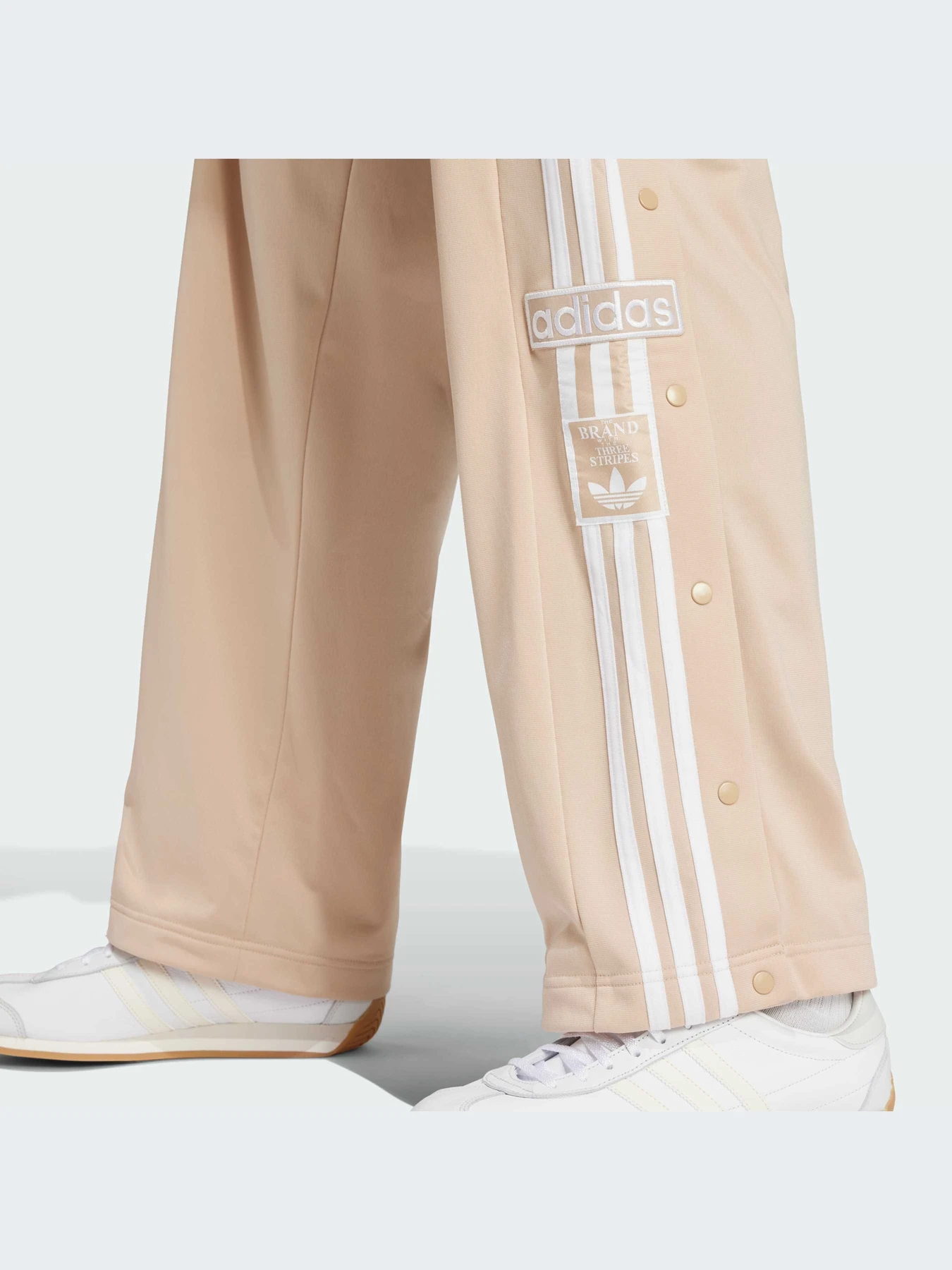 Брюки Adidas Adicolor модель IY9926-KZ Брюки Adidas Adicolor модель IY9926-KZ Фото