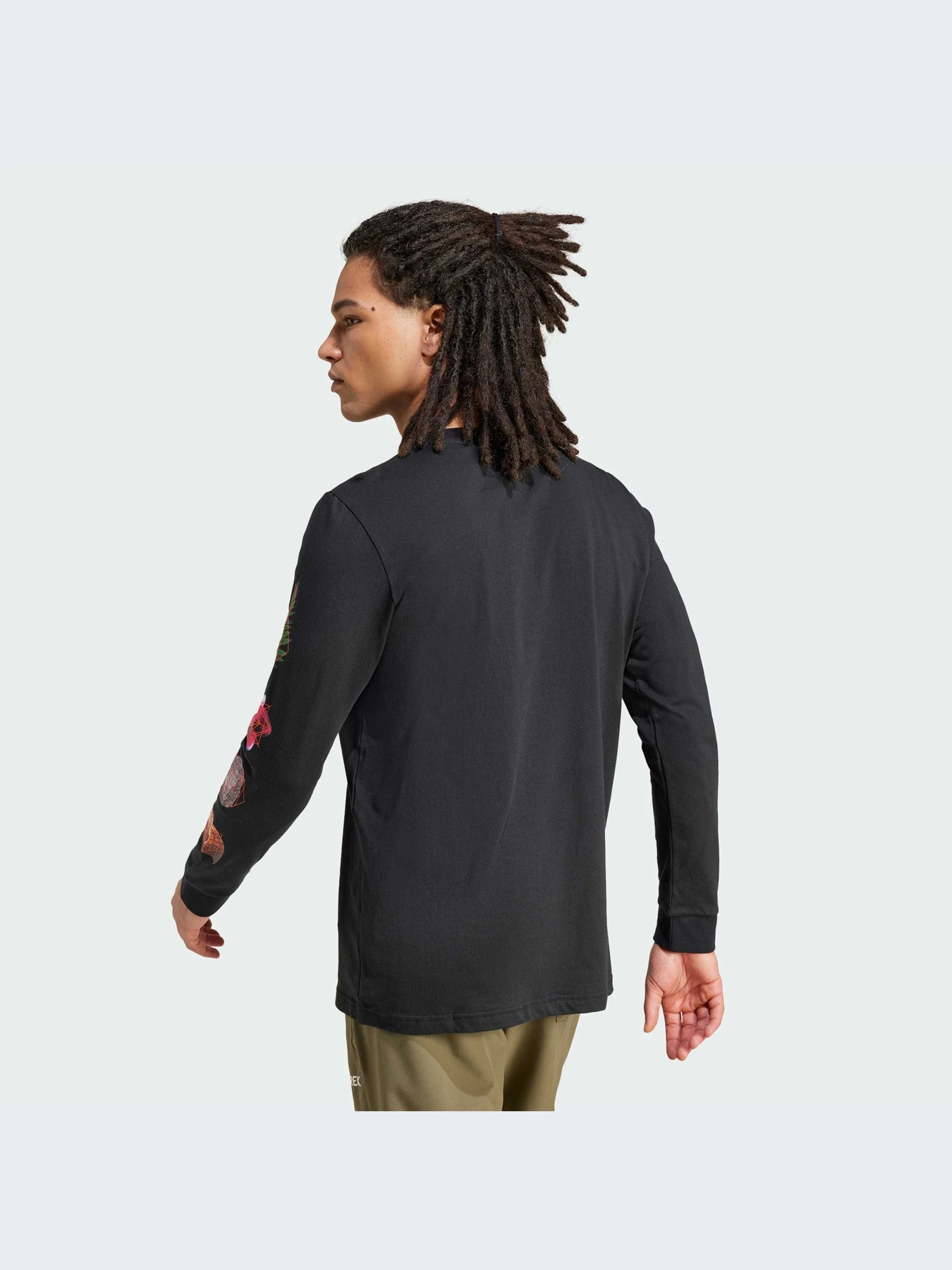 Худи и свитшоты Adidas Graphics модель IZ0464-KZ Худи и свитшоты Adidas Graphics модель IZ0464-KZ Фото