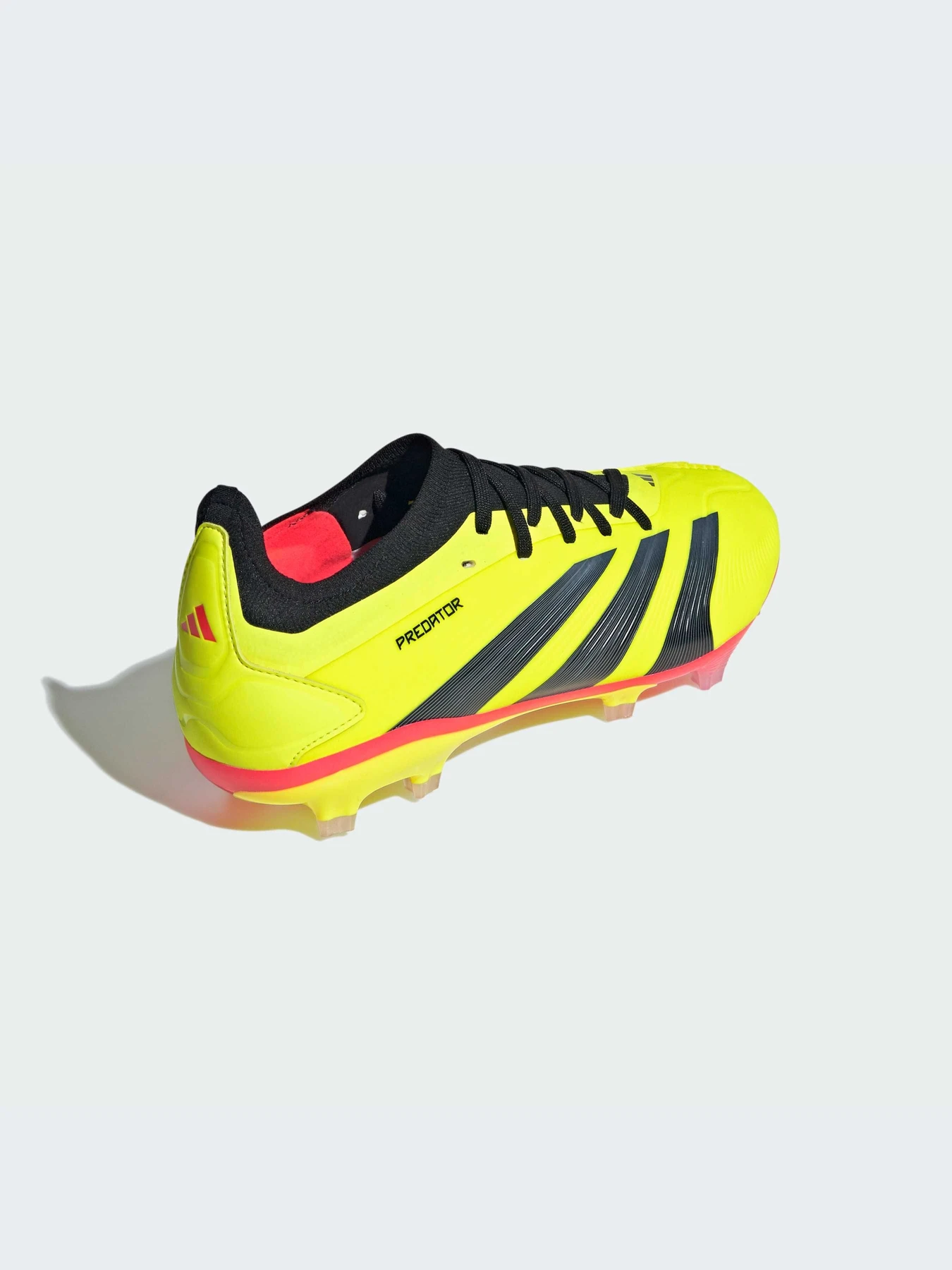 Кроссовки Adidas Predator модель IG7776-KZ Кроссовки Adidas Predator модель IG7776-KZ Фото