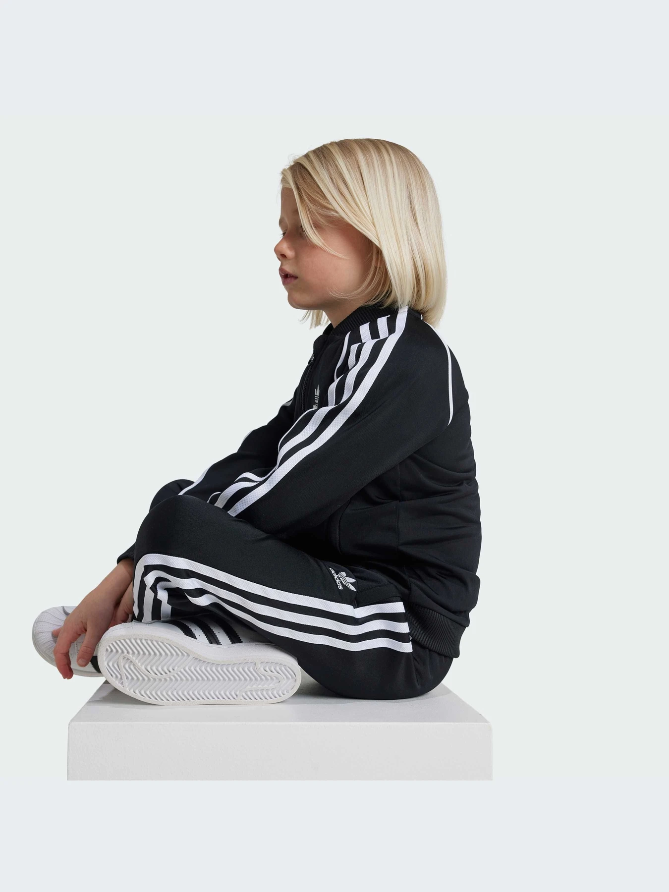 Костюмы Adidas Adicolor модель IX7624-KZ Костюмы Adidas Adicolor модель IX7624-KZ Фото
