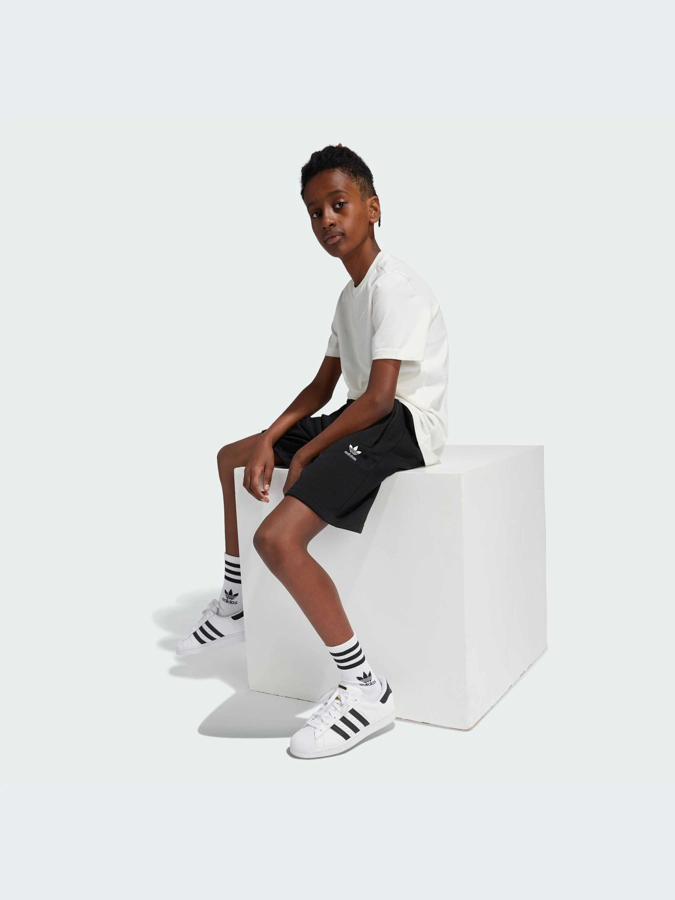 Шорты Adidas модель IW3499-KZ Шорты Adidas модель IW3499-KZ Фото