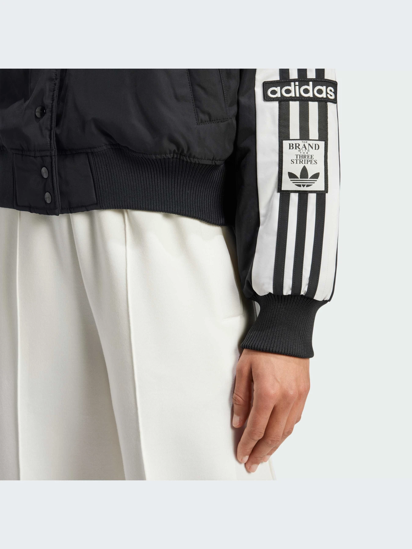 Куртки и дубленки Adidas модель IW5583-KZ Куртки и дубленки Adidas модель IW5583-KZ Фото