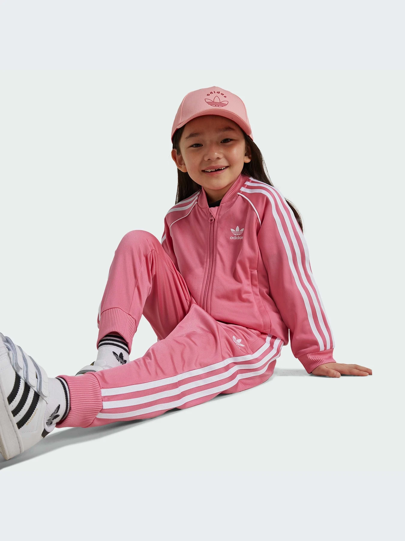 Костюмы Adidas Adicolor модель IY4797-KZ Костюмы Adidas Adicolor модель IY4797-KZ Фото