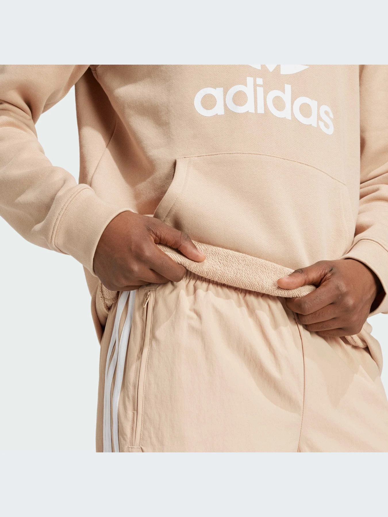 Худи и свитшоты Adidas Adicolor модель IZ2359-KZ Худи и свитшоты Adidas Adicolor модель IZ2359-KZ Фото