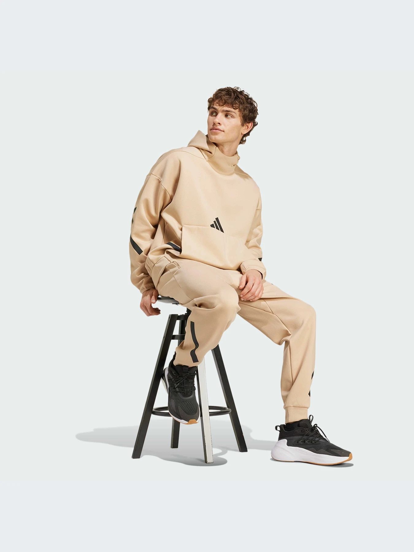 Брюки Adidas ZNE модель JE7539-KZ Брюки Adidas ZNE модель JE7539-KZ Фото