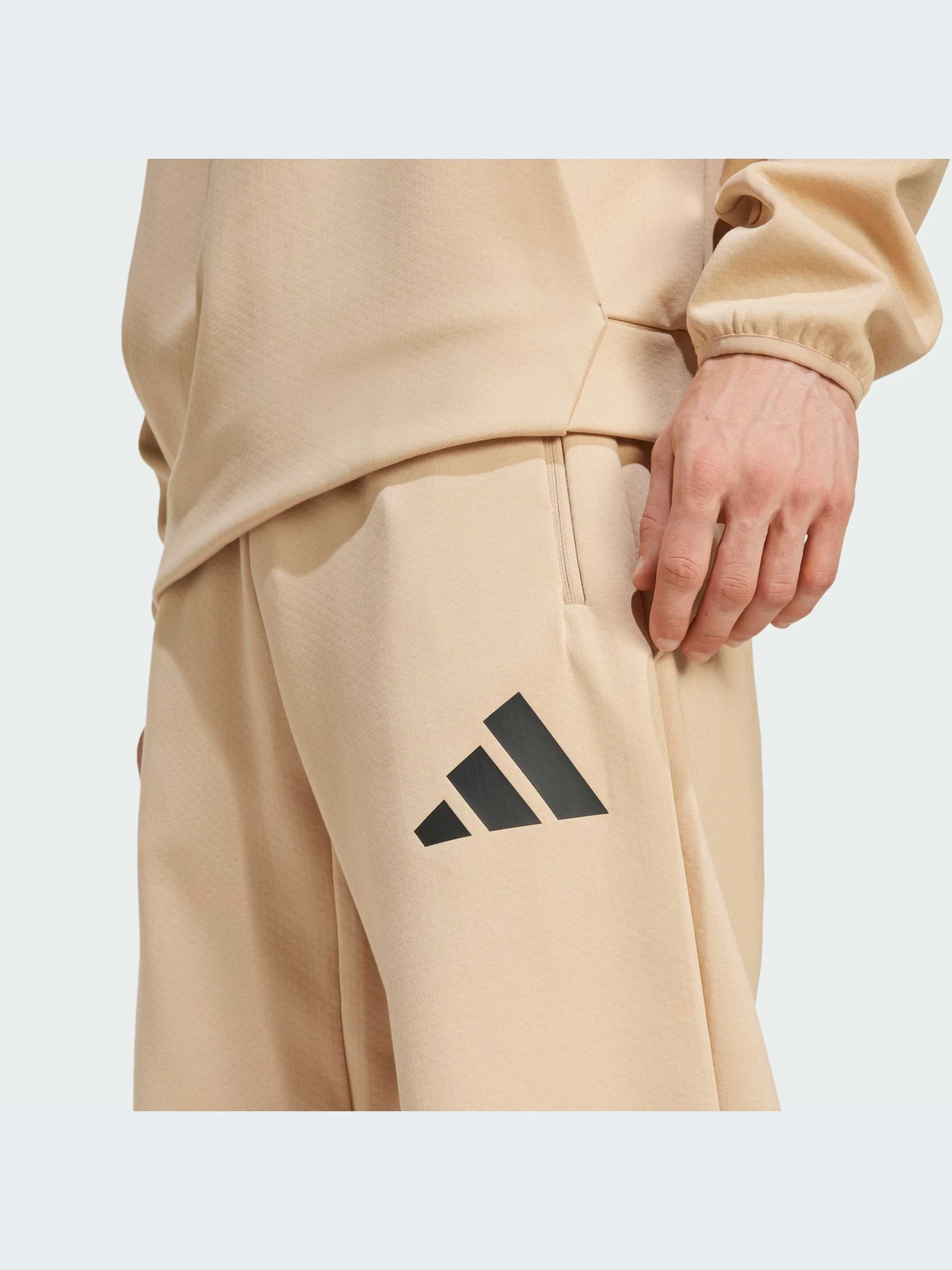 Брюки Adidas ZNE модель JE7539-KZ Брюки Adidas ZNE модель JE7539-KZ Фото