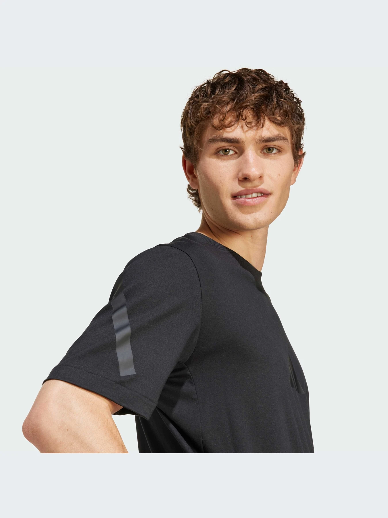 Футболки и поло Adidas ZNE модель JE3069-KZ Футболки и поло Adidas ZNE модель JE3069-KZ Фото
