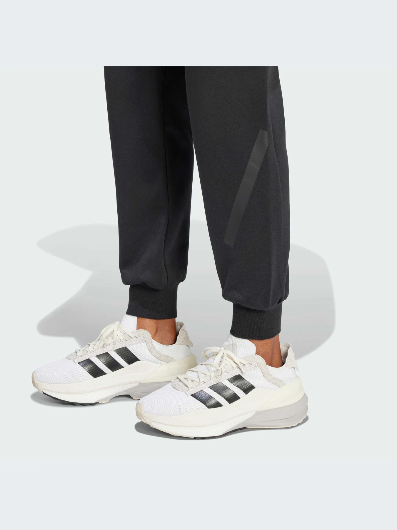 Брюки Adidas ZNE модель JE7842-KZ Брюки Adidas ZNE модель JE7842-KZ Фото