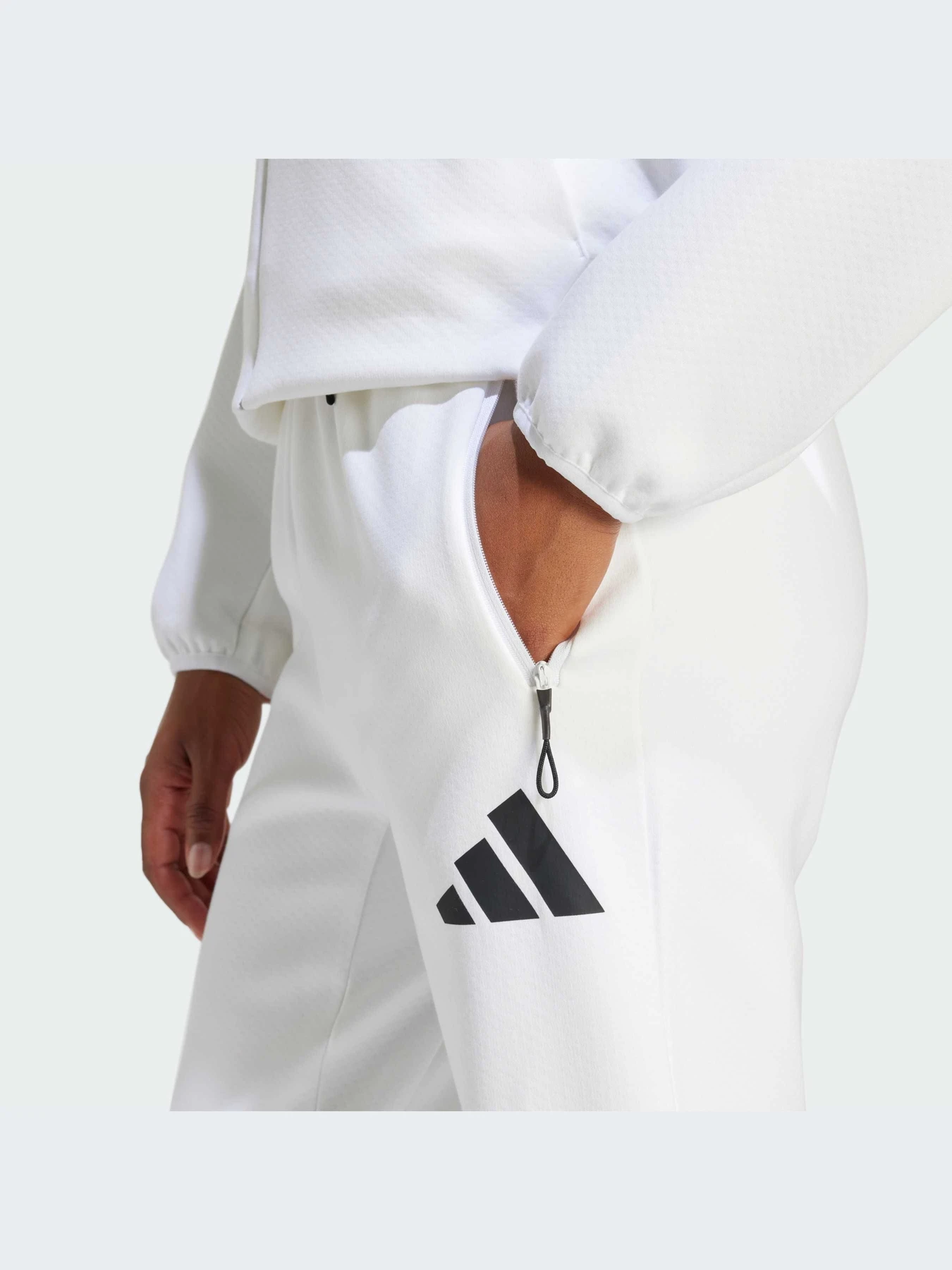 Брюки Adidas ZNE модель JE7843-KZ Брюки Adidas ZNE модель JE7843-KZ Фото