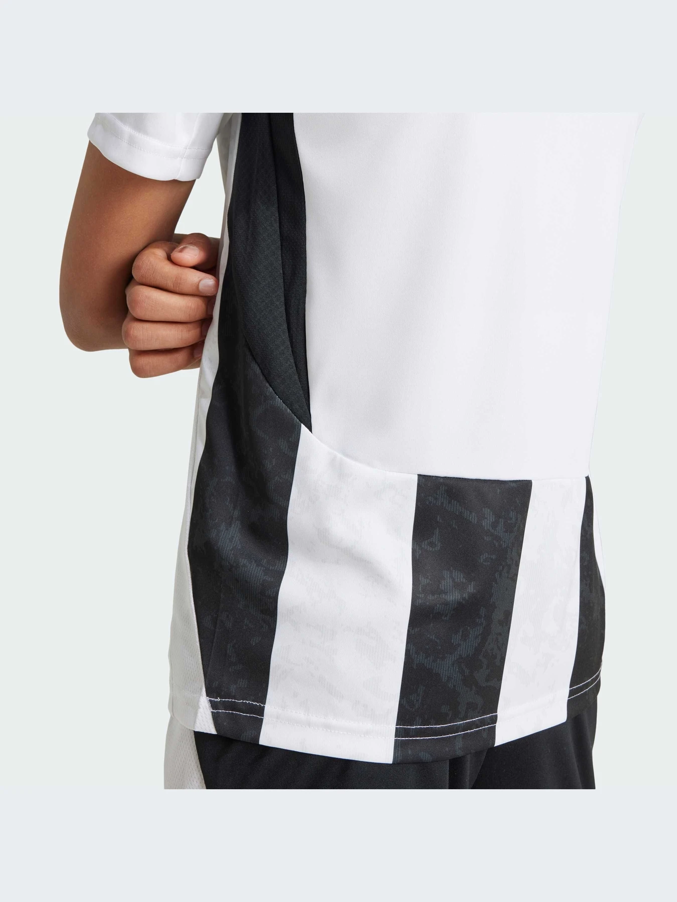 Футболки и поло Adidas модель IT3552-KZ Футболки и поло Adidas модель IT3552-KZ Фото