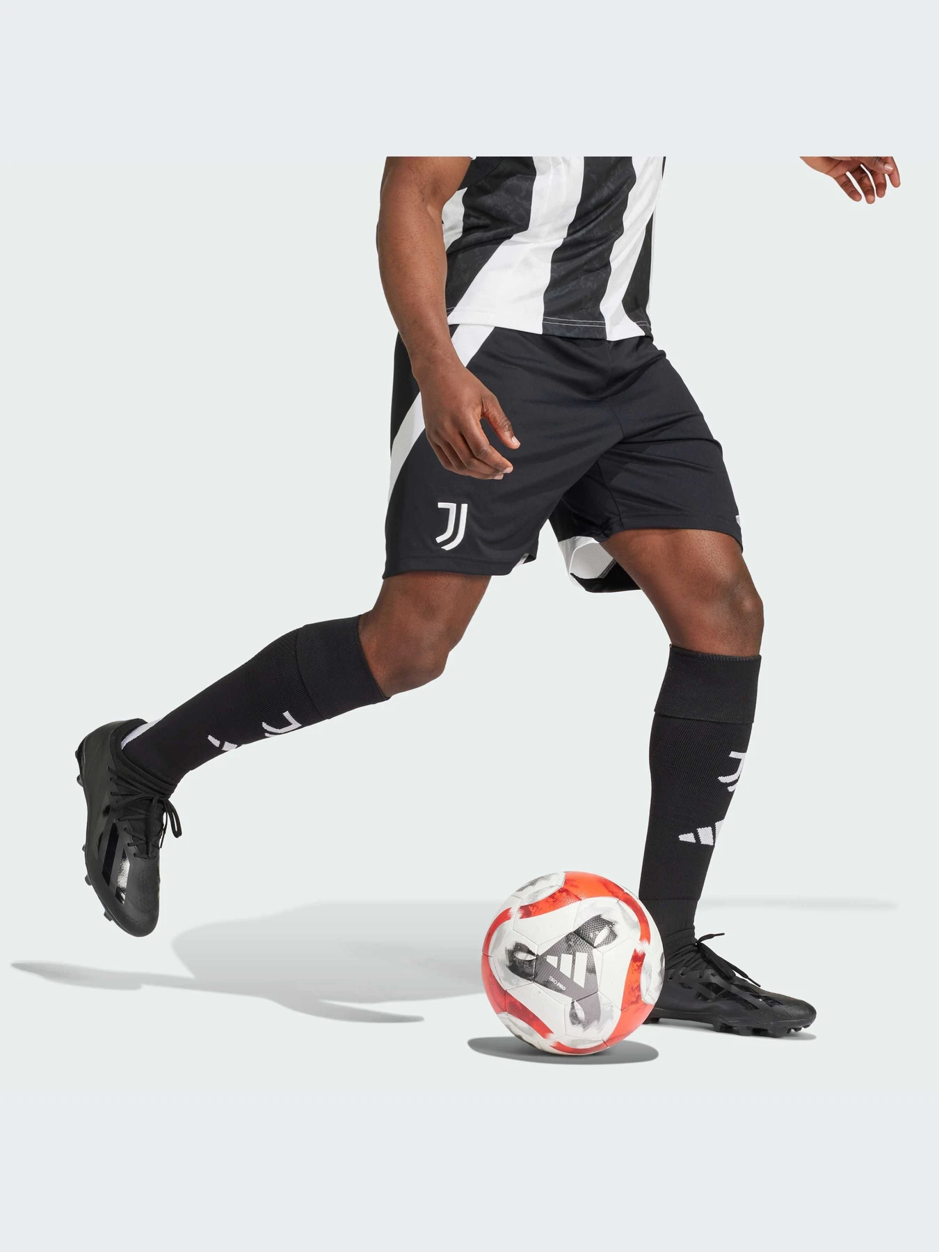 Шорты Adidas модель IS8003-KZ Шорты Adidas модель IS8003-KZ Фото