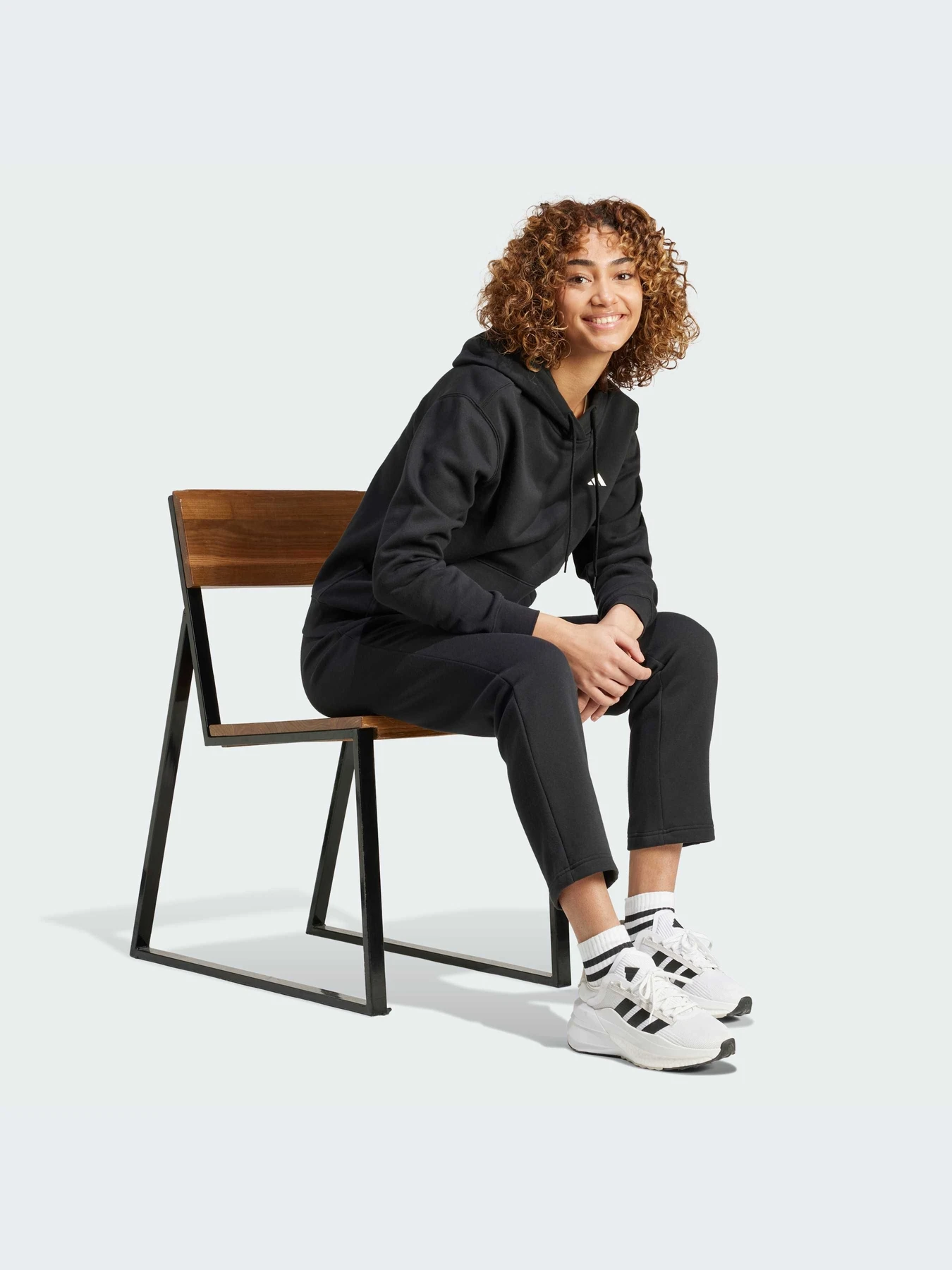 Брюки Adidas модель IW0221-KZ Брюки Adidas модель IW0221-KZ Фото