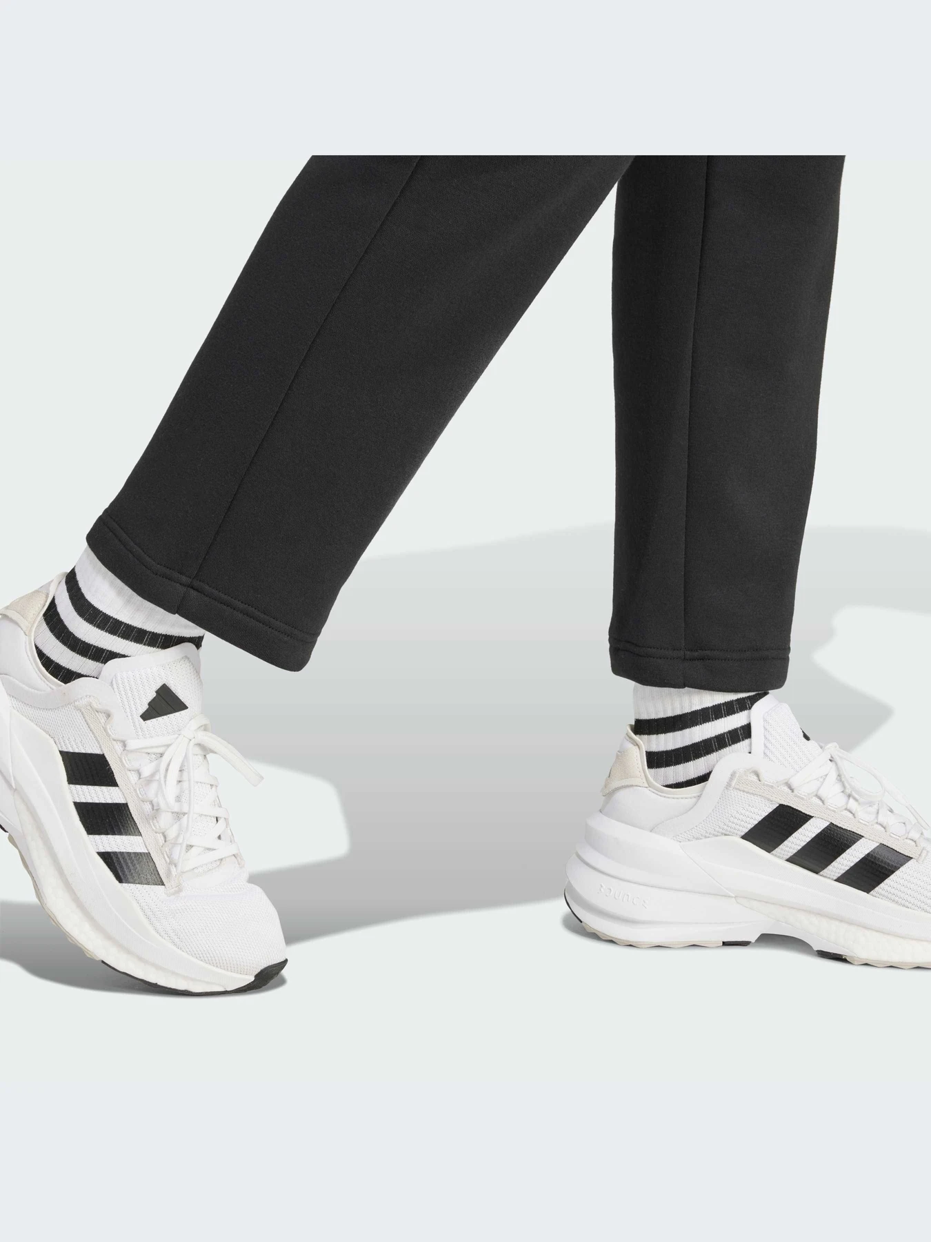 Брюки Adidas модель IW0221-KZ Брюки Adidas модель IW0221-KZ Фото