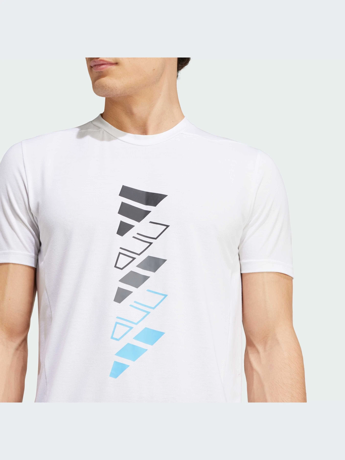 Футболки и поло Adidas модель IW0140-KZ Футболки и поло Adidas модель IW0140-KZ Фото
