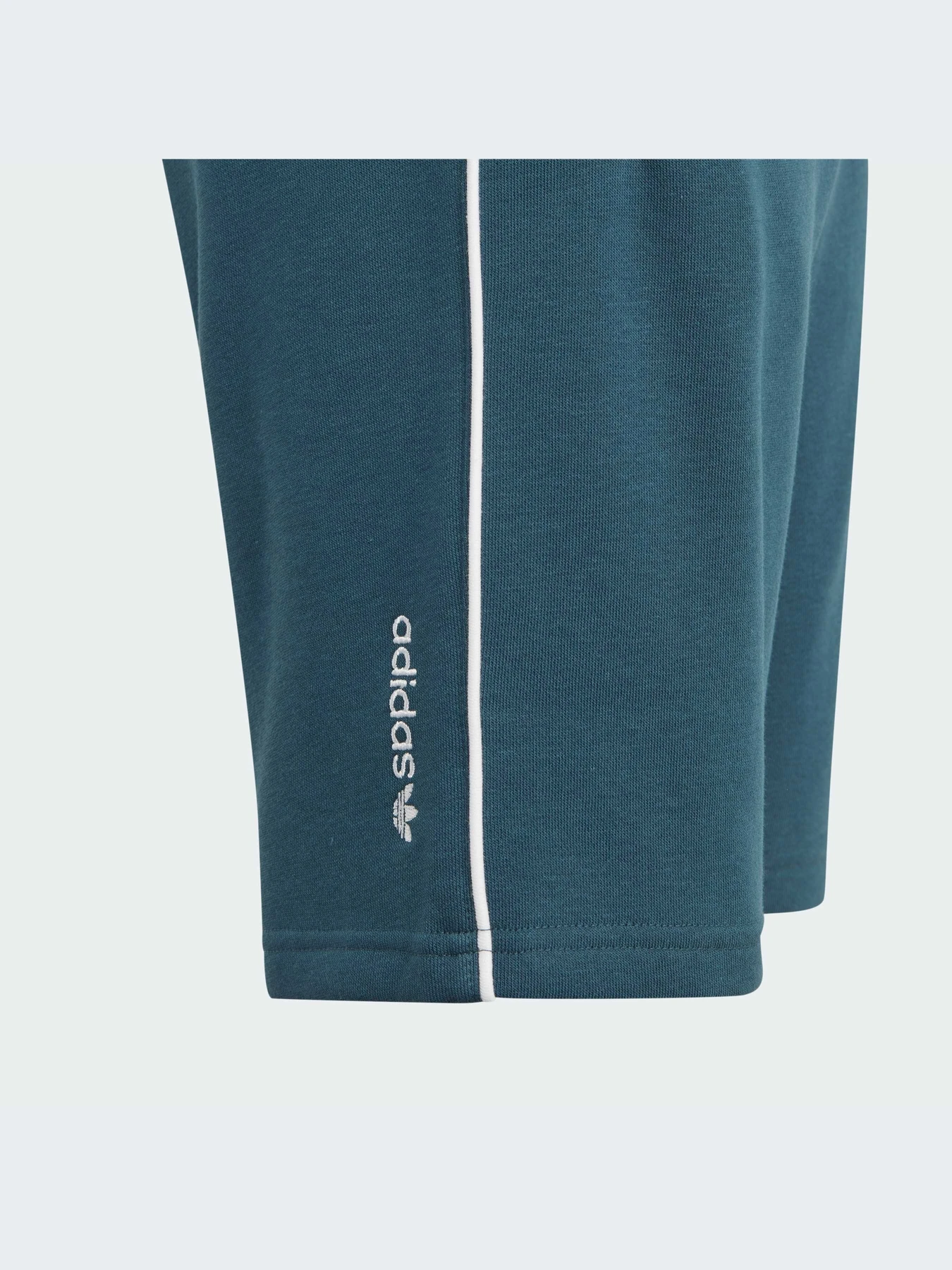 Шорты Adidas Adicolor модель IJ5394-KZ Шорты Adidas Adicolor модель IJ5394-KZ Фото