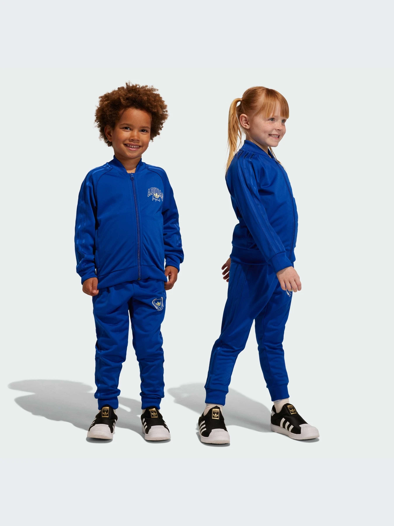 Костюмы Adidas Graphics модель IK5444-KZ Костюмы Adidas Graphics модель IK5444-KZ Фото