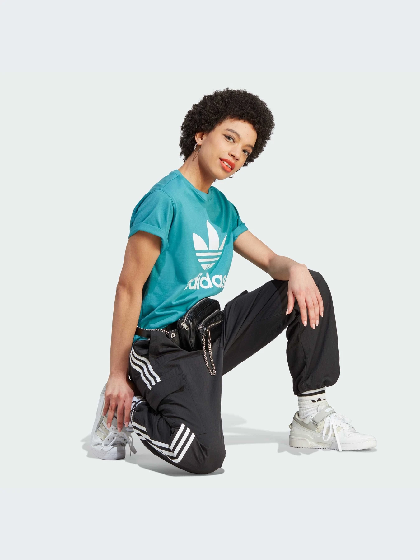 Футболки и поло Adidas Adicolor модель IL3867-KZ Футболки и поло Adidas Adicolor модель IL3867-KZ Фото