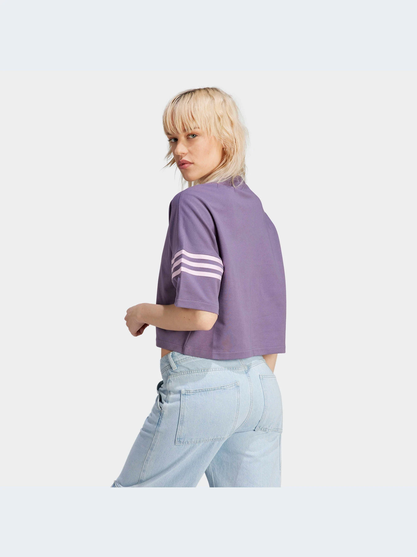 Футболки и поло Adidas Adicolor модель IP8973-KZ Футболки и поло Adidas Adicolor модель IP8973-KZ Фото