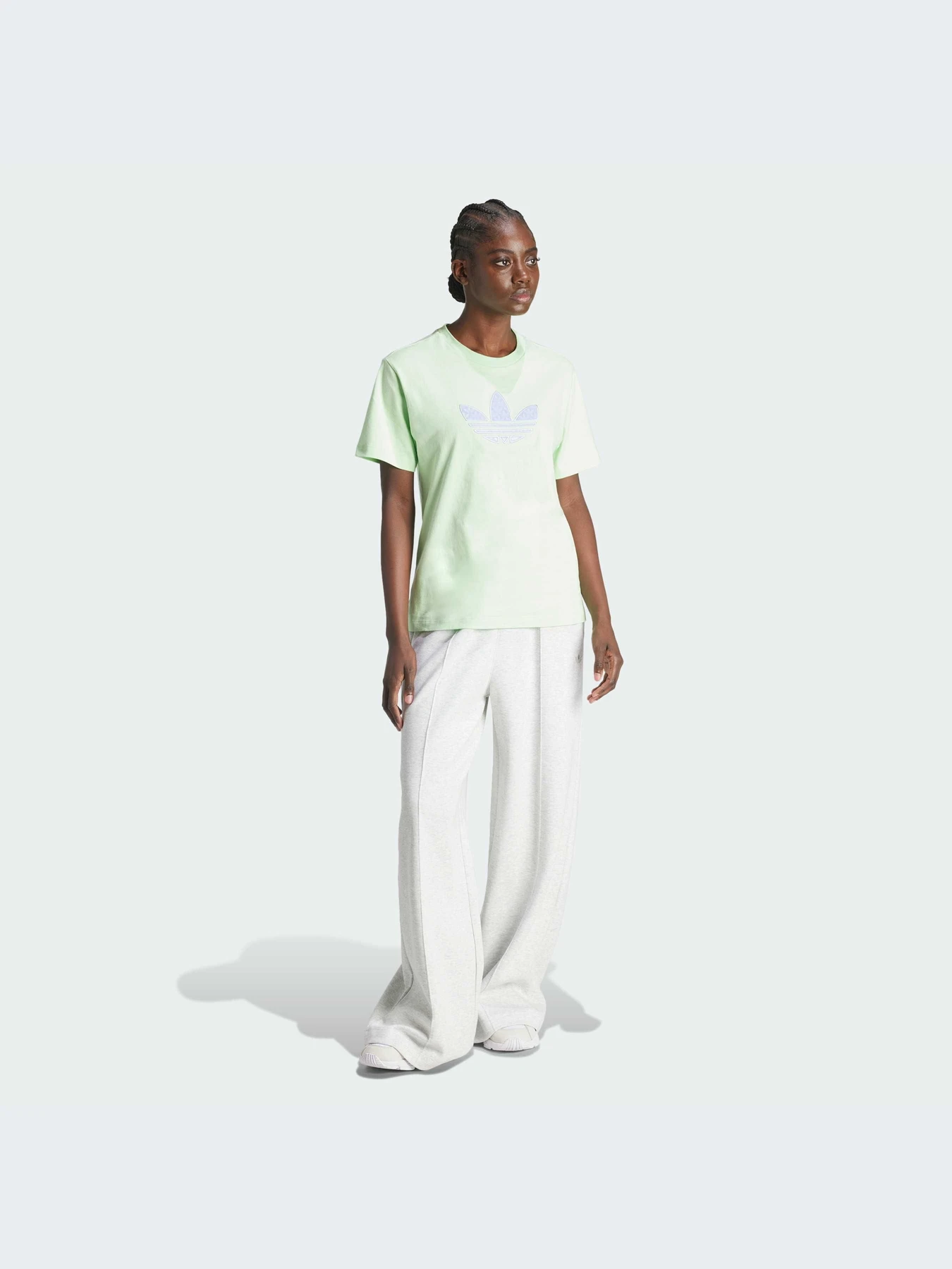 Футболки и поло Adidas Graphics модель IU2374-KZ Футболки и поло Adidas Graphics модель IU2374-KZ Фото