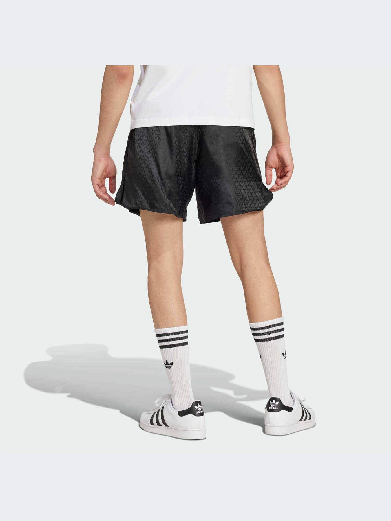 Шорты Adidas Graphics модель IZ2534-KZ Шорты Adidas Graphics модель IZ2534-KZ Фото