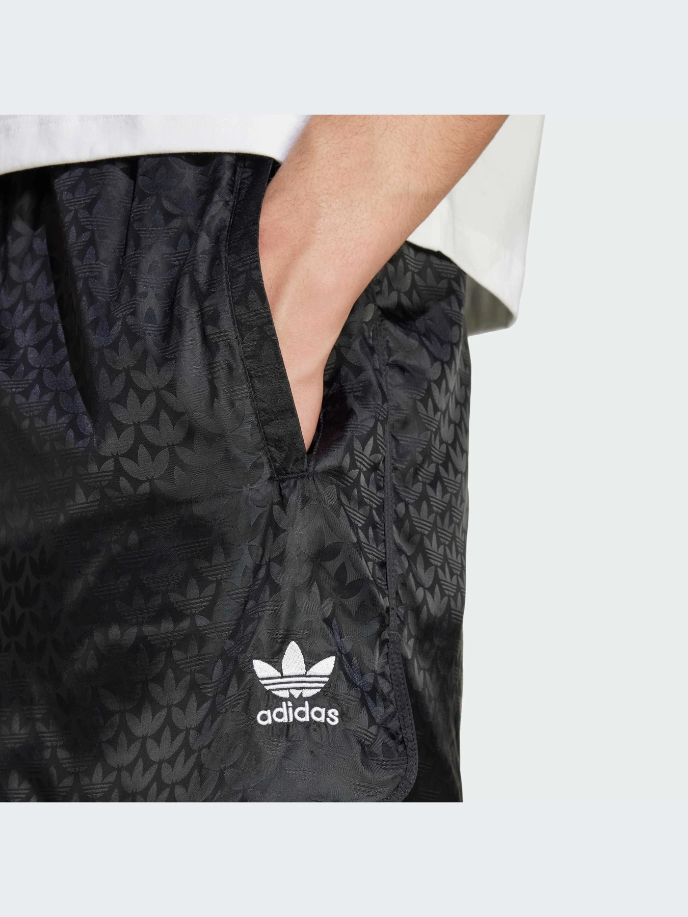 Шорты Adidas Graphics модель IZ2534-KZ Шорты Adidas Graphics модель IZ2534-KZ Фото
