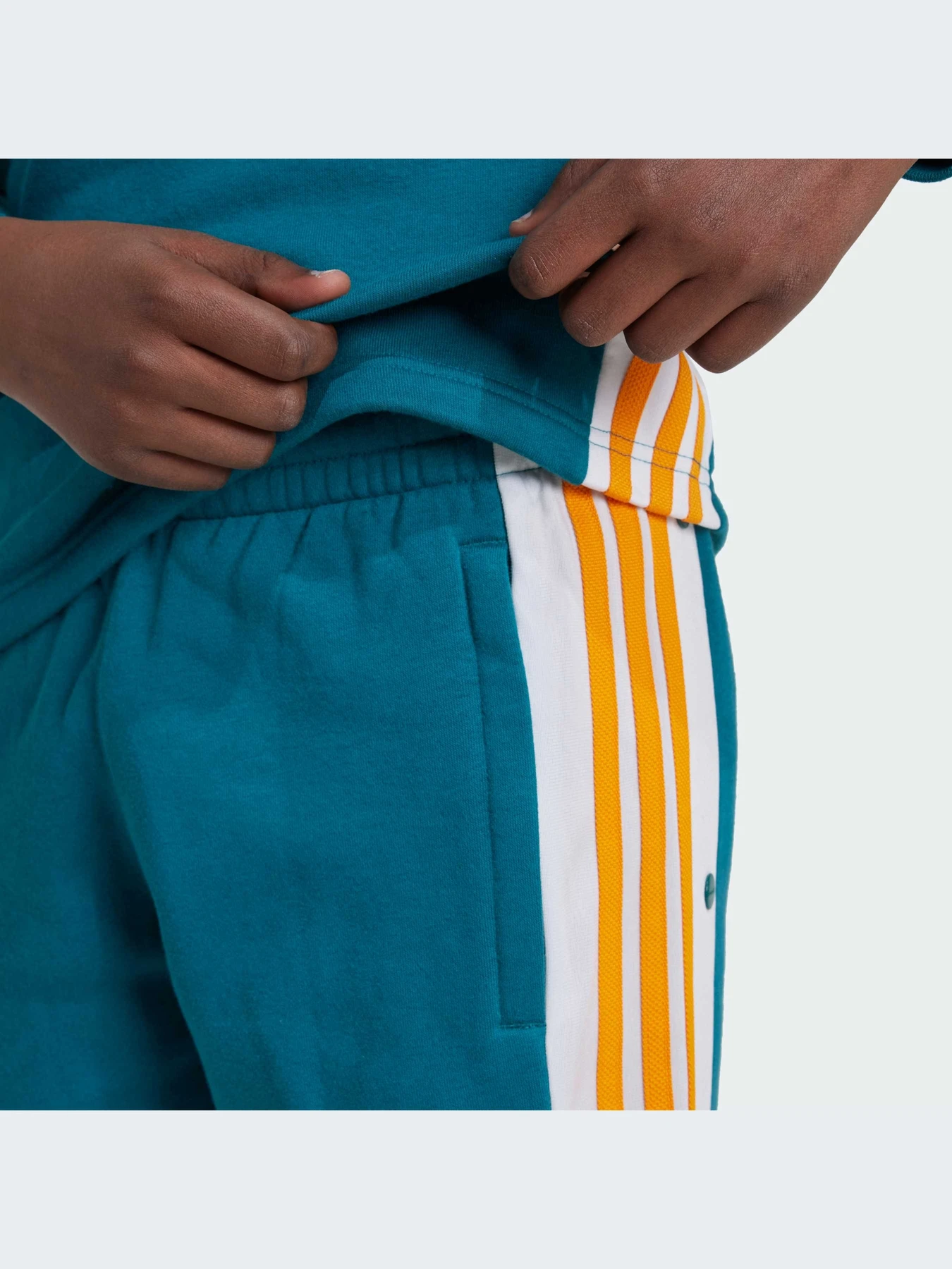 Брюки Adidas Adicolor модель IX5185-KZ Брюки Adidas Adicolor модель IX5185-KZ Фото