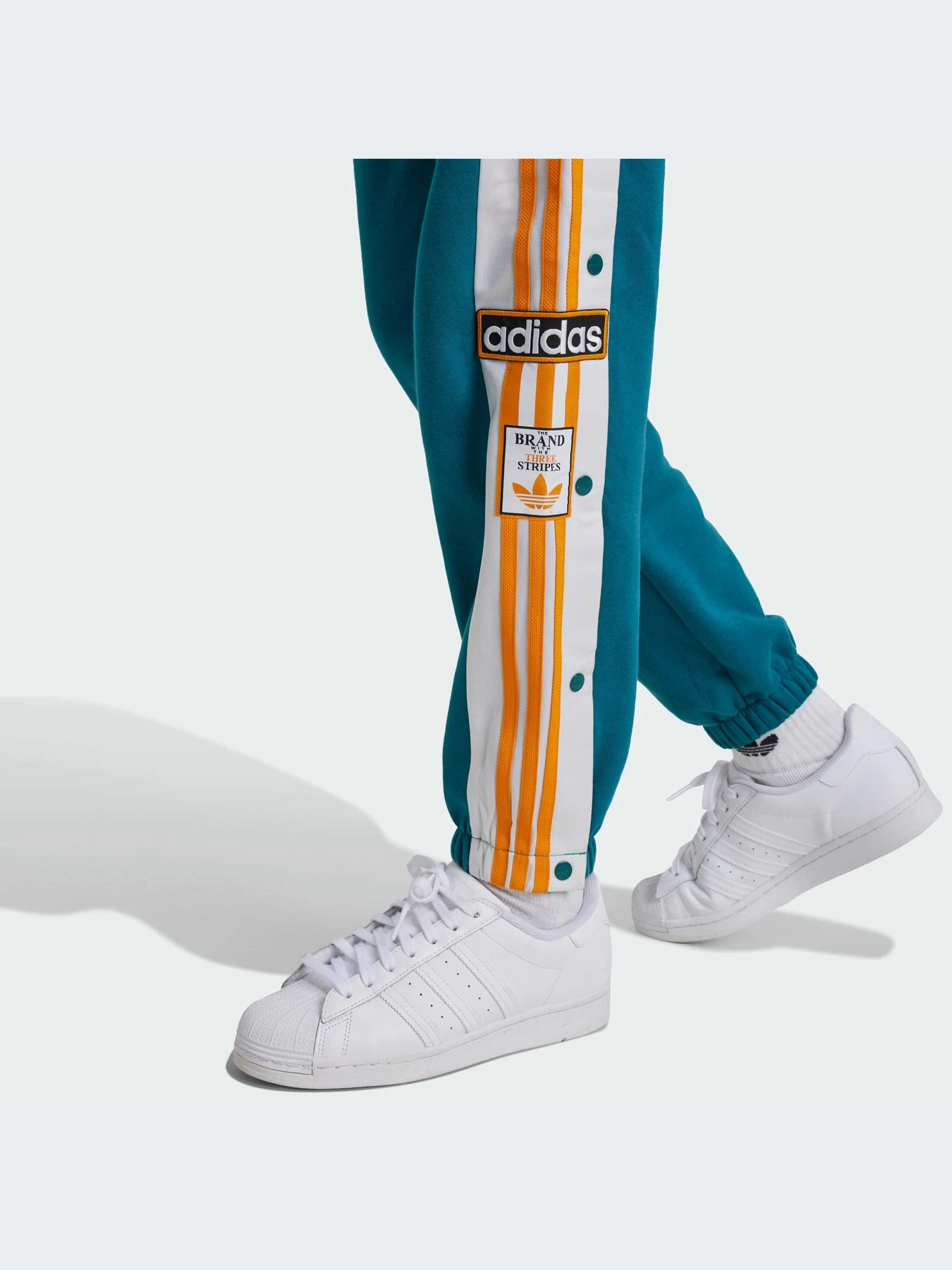 Брюки Adidas Adicolor модель IX5185-KZ Брюки Adidas Adicolor модель IX5185-KZ Фото