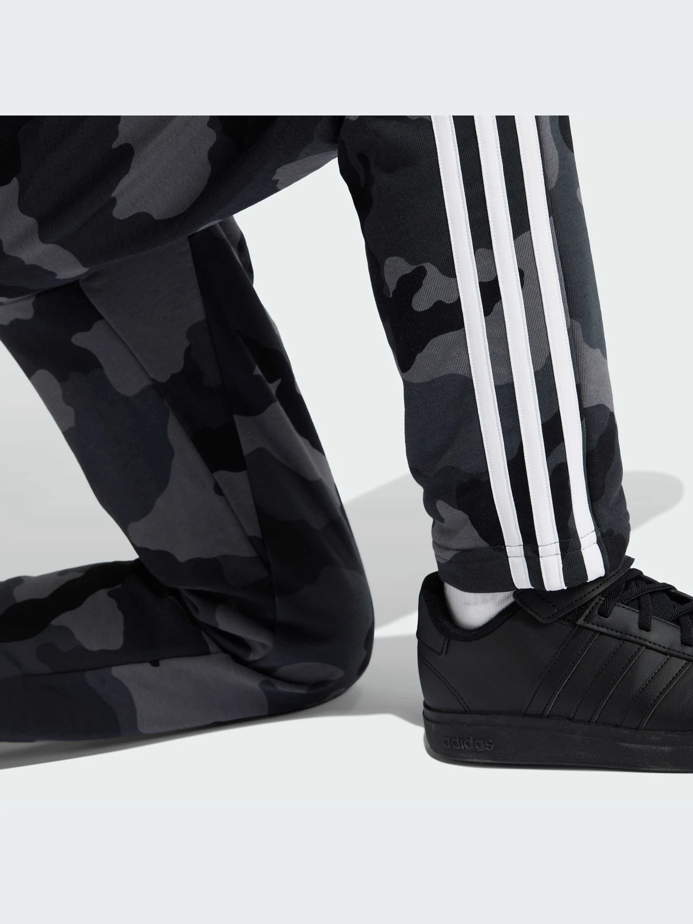 Брюки Adidas модель IV7303-KZ Брюки Adidas модель IV7303-KZ Фото