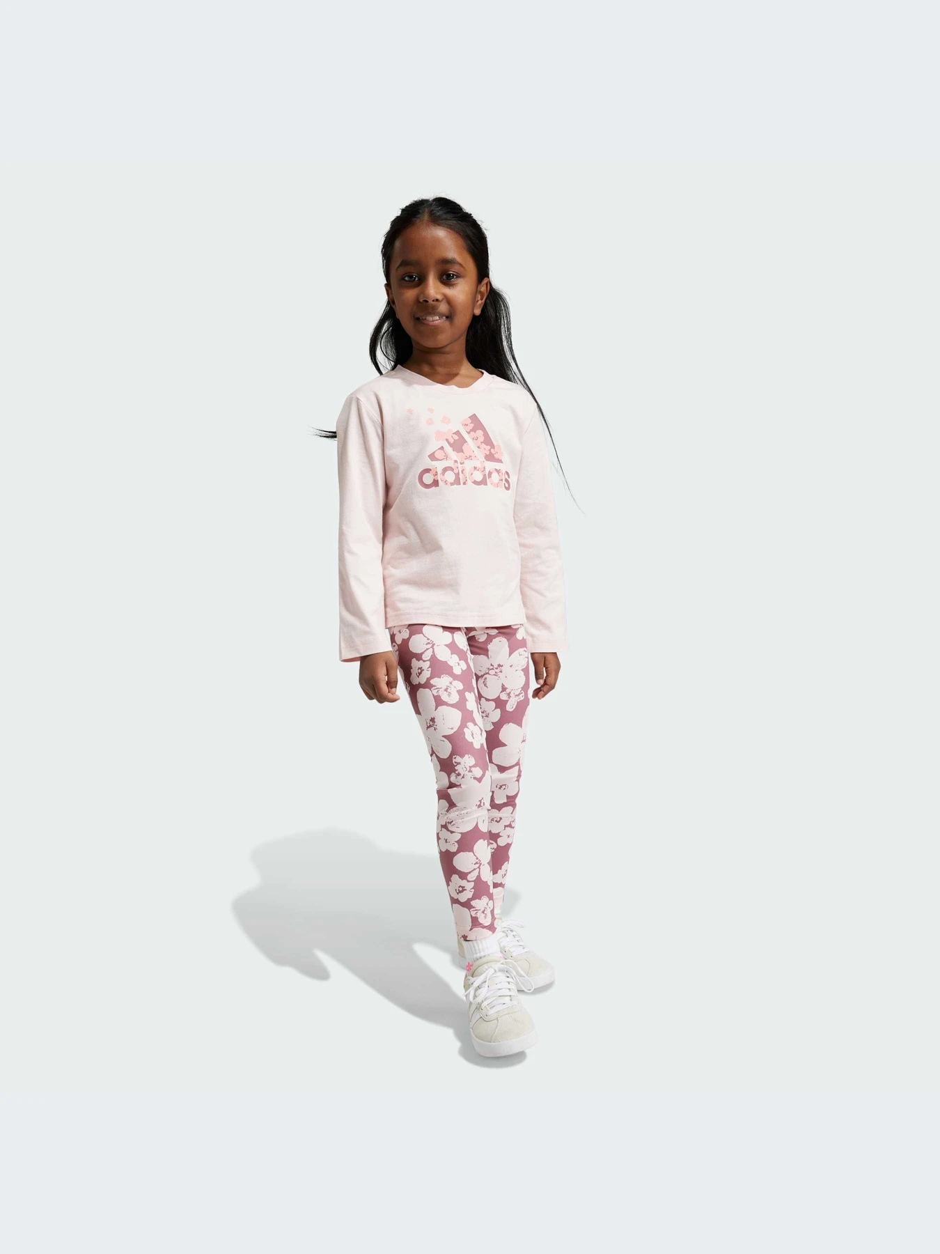Костюмы Adidas модель IW3477-KZ Костюмы Adidas модель IW3477-KZ Фото