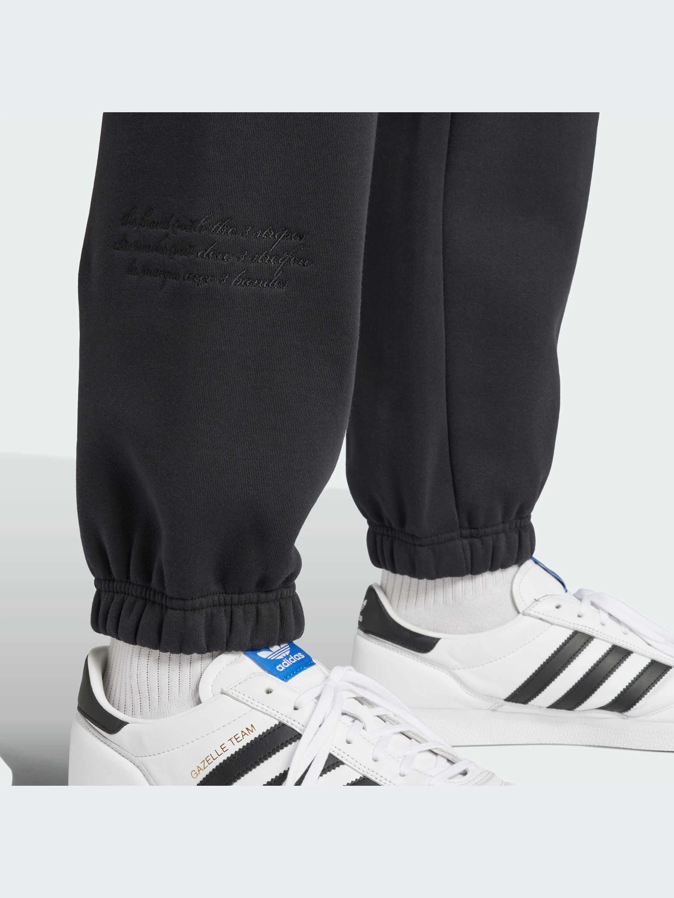 Брюки Adidas Graphics модель IZ2565-KZ Брюки Adidas Graphics модель IZ2565-KZ Фото