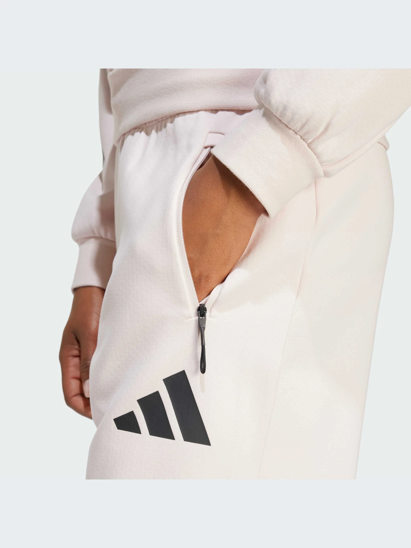 Брюки Adidas ZNE модель JF4780-KZ Брюки Adidas ZNE модель JF4780-KZ Фото