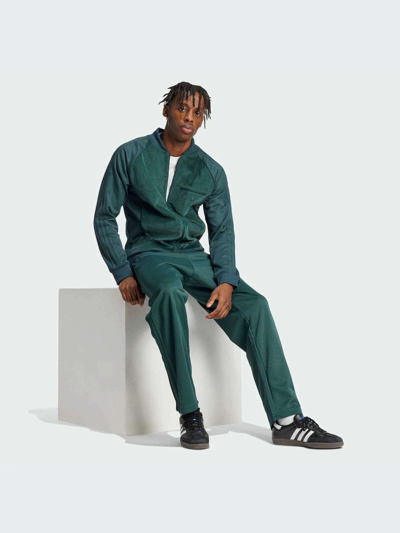 Худи и свитшоты Adidas модель IW3246-KZ Худи и свитшоты Adidas модель IW3246-KZ Фото