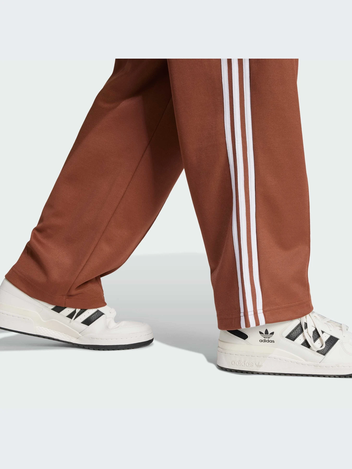 Брюки Adidas Adicolor модель IZ2476-KZ Брюки Adidas Adicolor модель IZ2476-KZ Фото