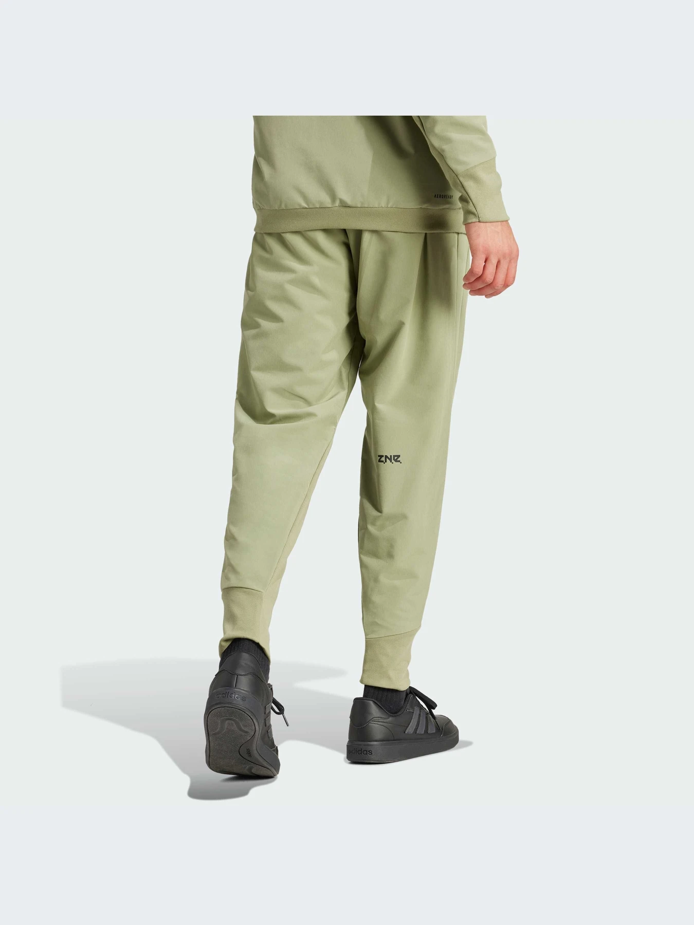 Брюки Adidas ZNE модель IS9278-KZ Брюки Adidas ZNE модель IS9278-KZ Фото
