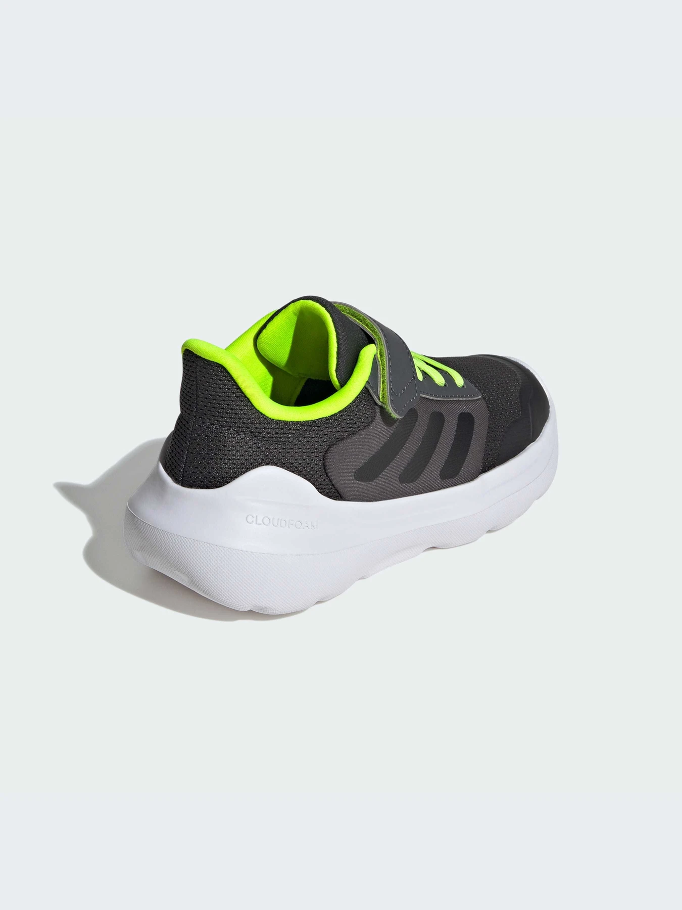 Кроссовки Adidas модель IE5987-KZ Кроссовки Adidas модель IE5987-KZ Фото