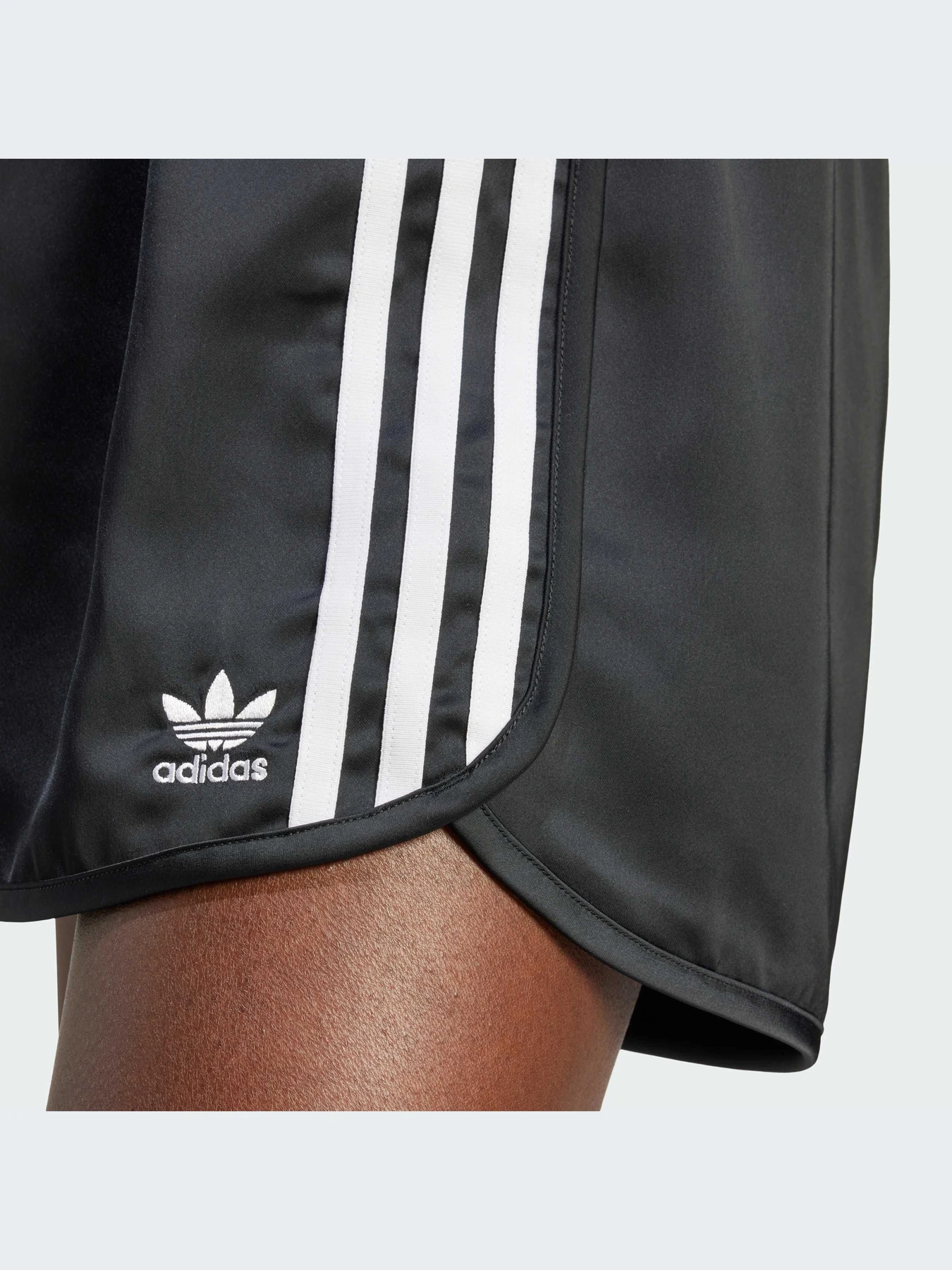 Шорты Adidas Adicolor модель IU2528-KZ Шорты Adidas Adicolor модель IU2528-KZ Фото