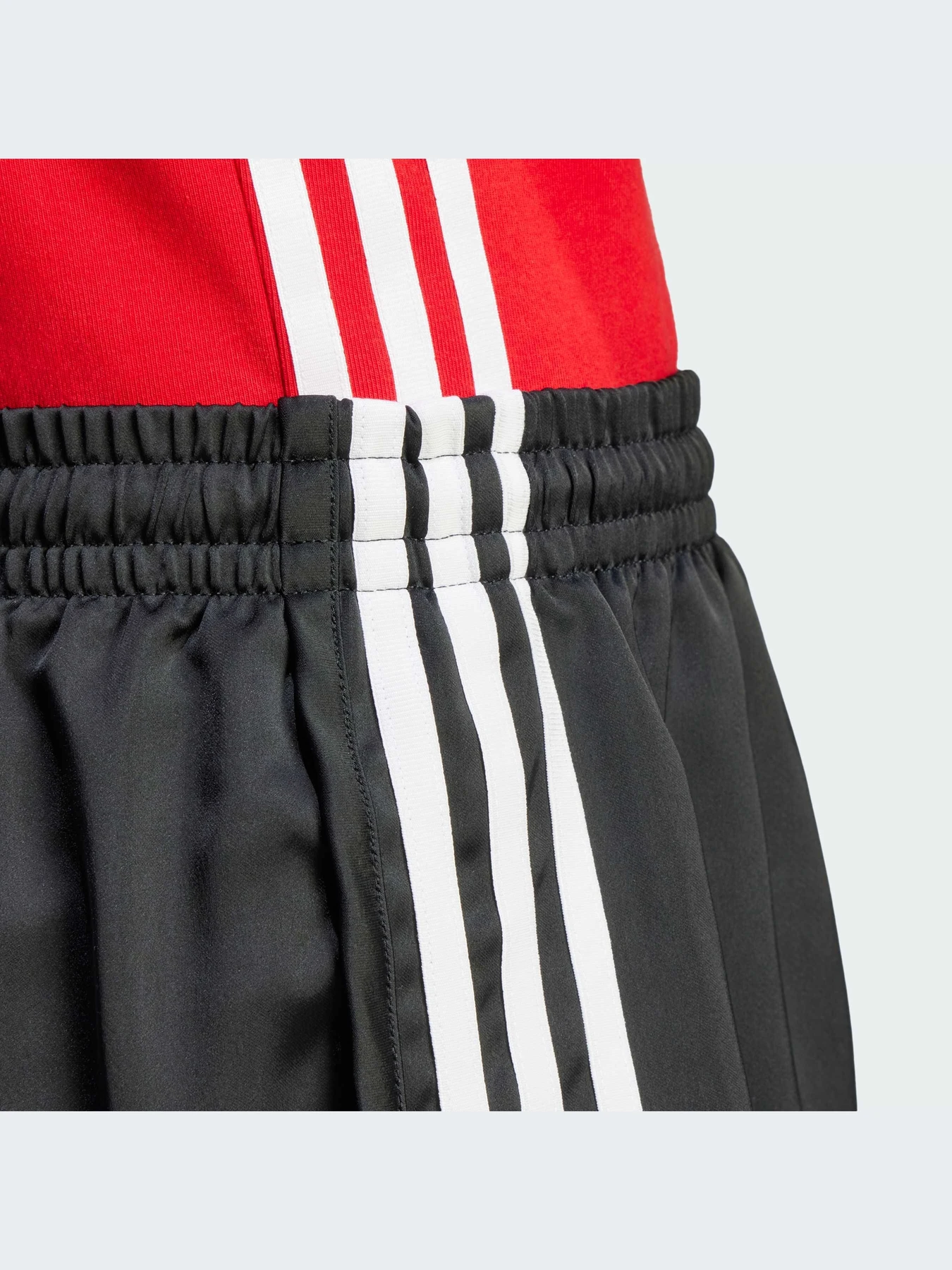 Шорты Adidas Adicolor модель IU2528-KZ Шорты Adidas Adicolor модель IU2528-KZ Фото