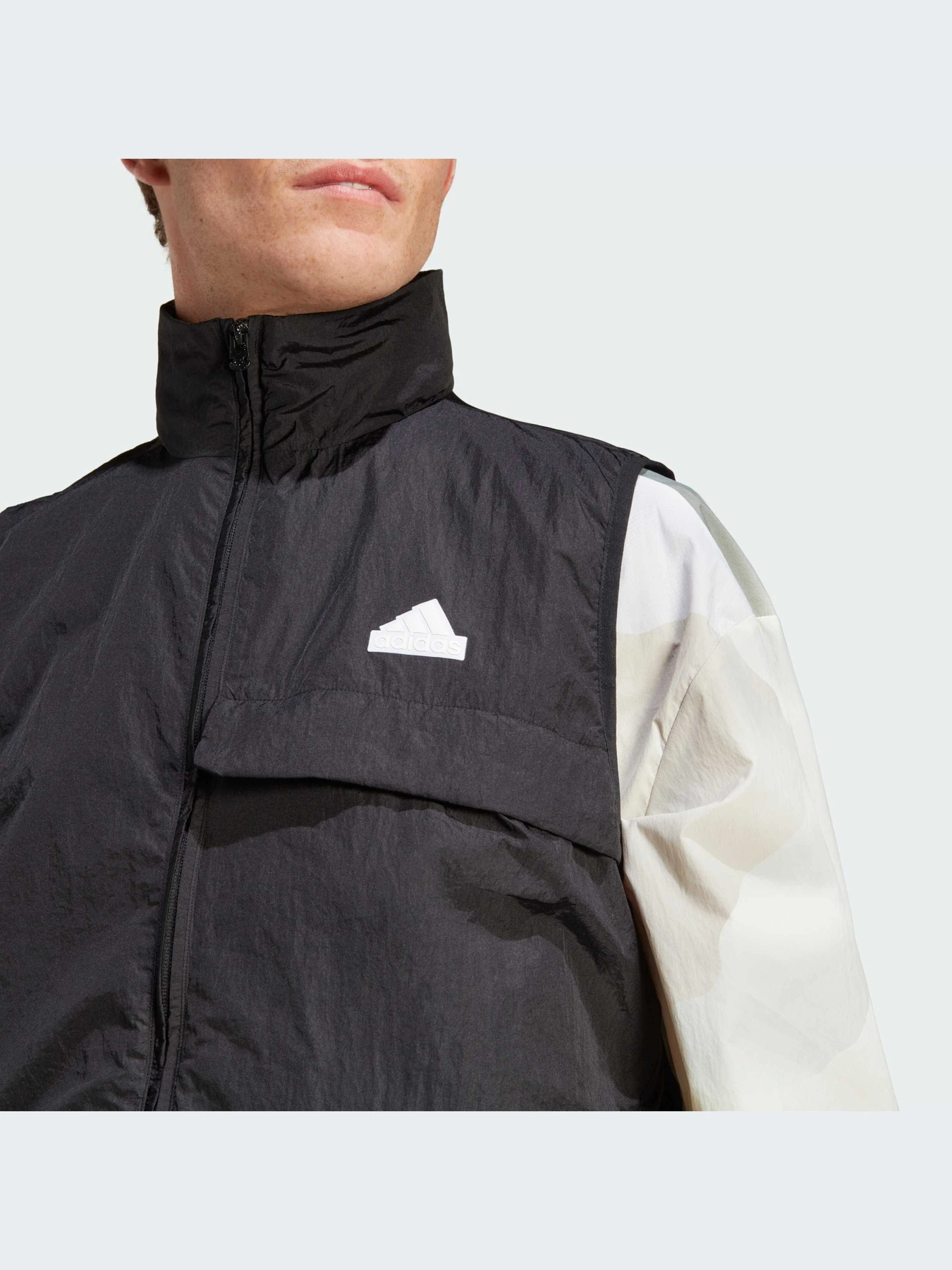 Куртки и дубленки Adidas модель IN3701-KZ Куртки и дубленки Adidas модель IN3701-KZ Фото
