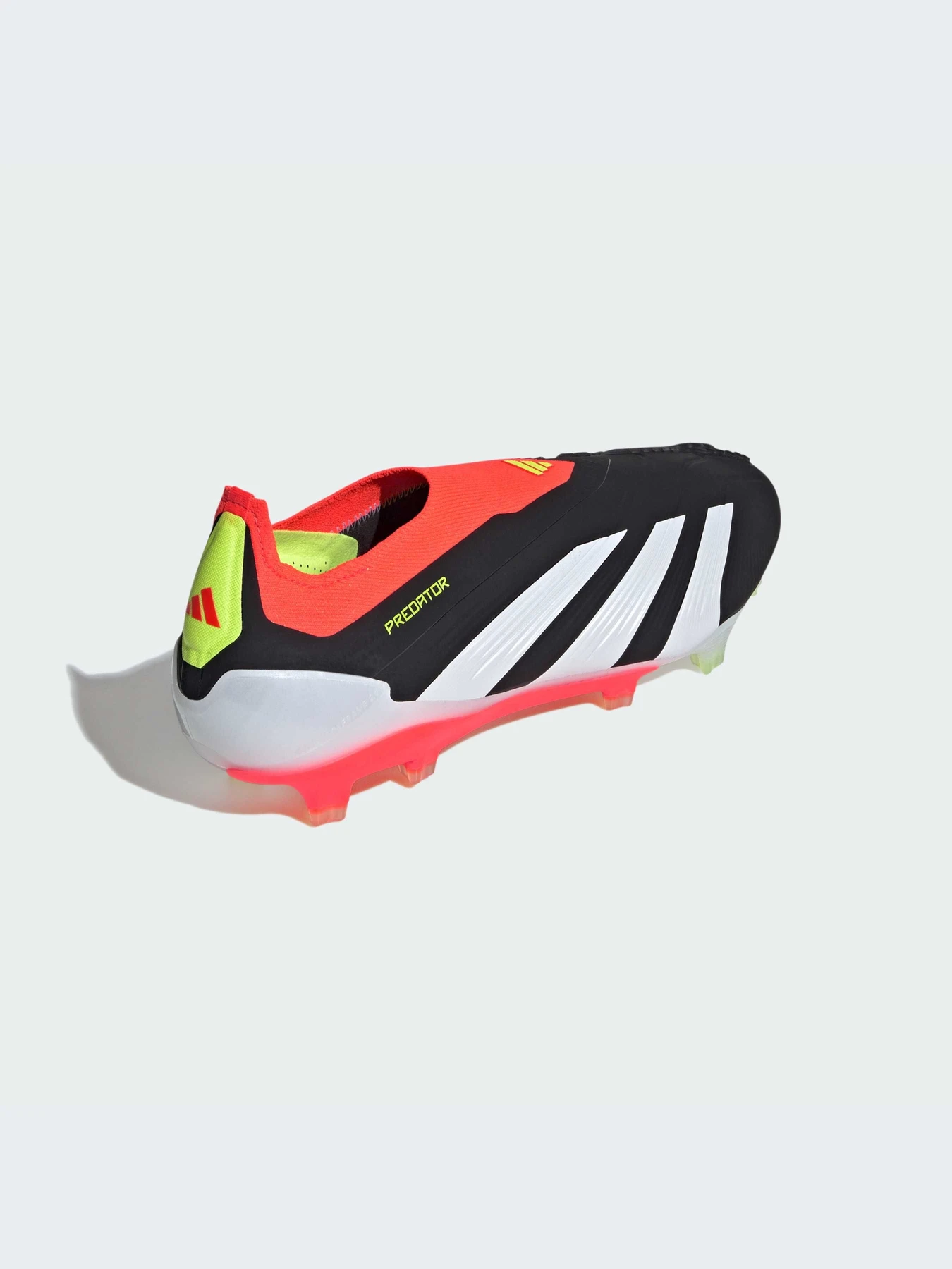 Кроссовки Adidas Predator модель IE1805-KZ Кроссовки Adidas Predator модель IE1805-KZ Фото