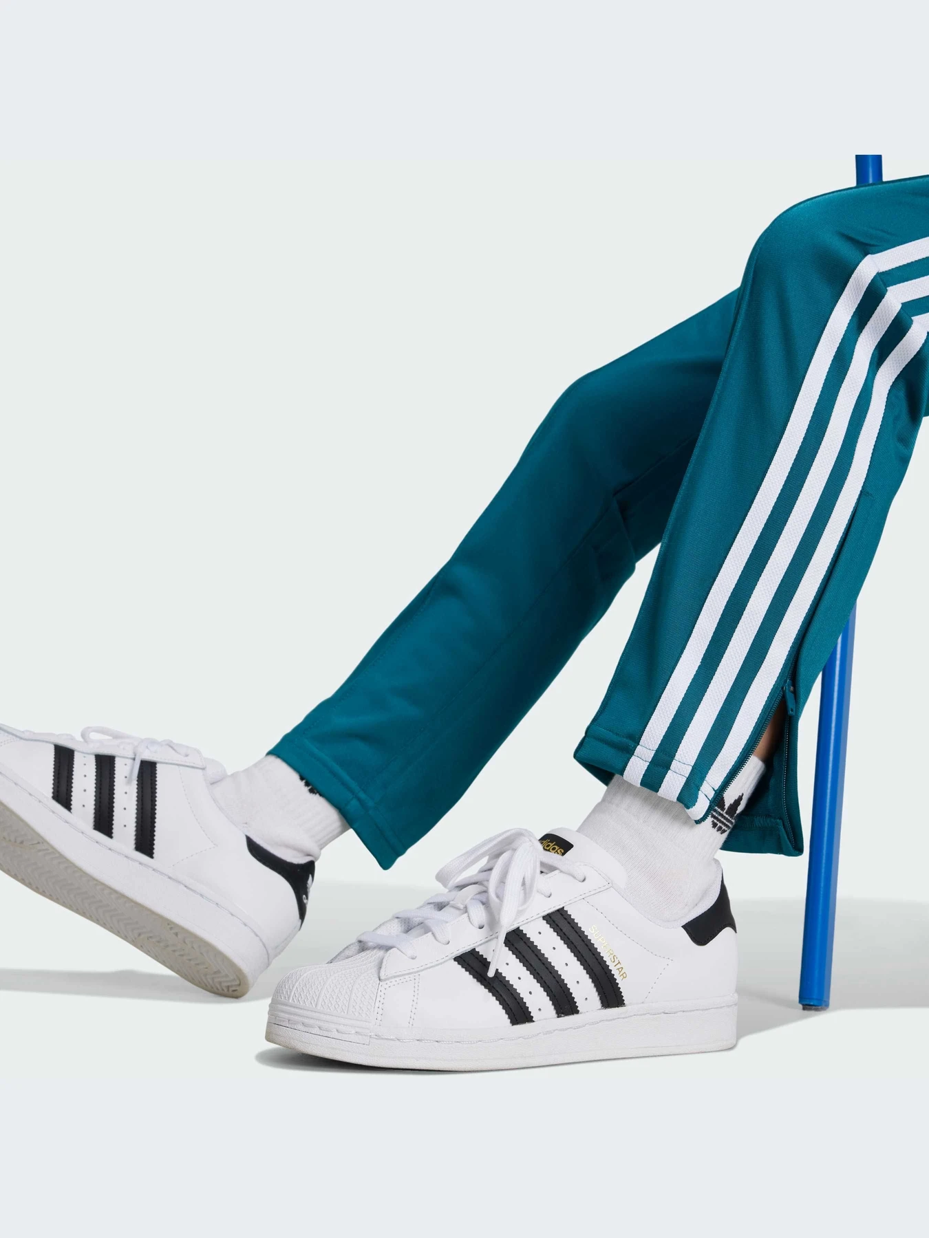 Брюки Adidas Adicolor модель IY9788-KZ Брюки Adidas Adicolor модель IY9788-KZ Фото