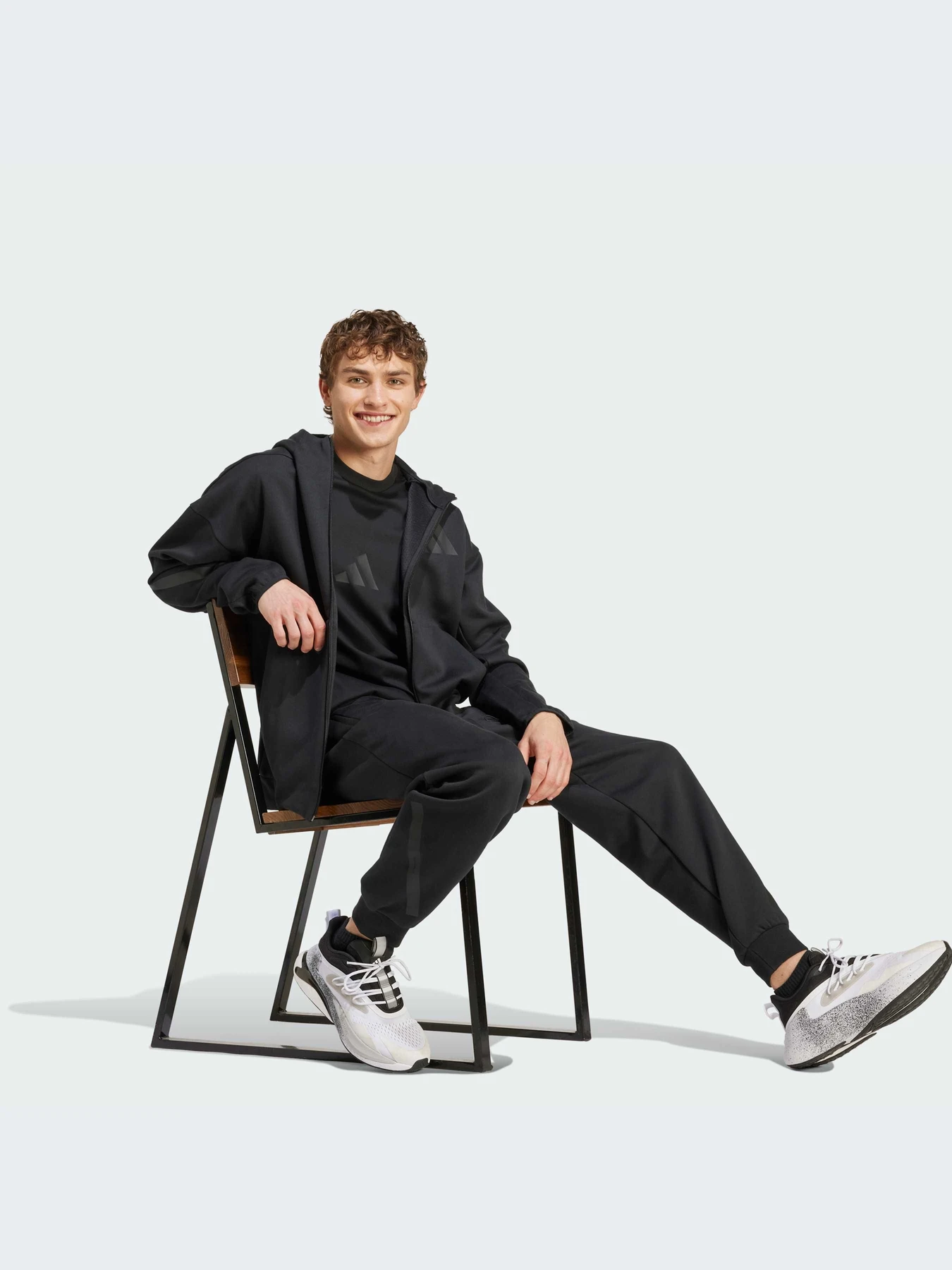 Худи и свитшоты Adidas ZNE модель JE7538-KZ Худи и свитшоты Adidas ZNE модель JE7538-KZ Фото