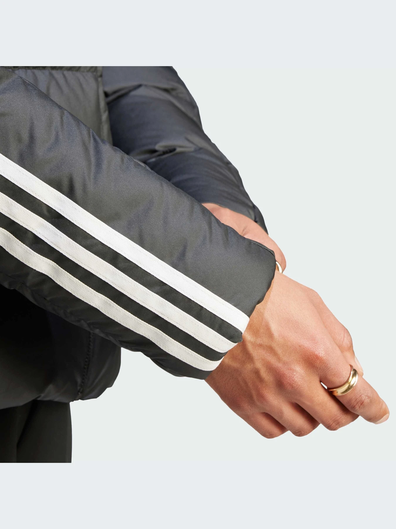 Куртки и дубленки Adidas модель HZ4429-KZ Куртки и дубленки Adidas модель HZ4429-KZ Фото